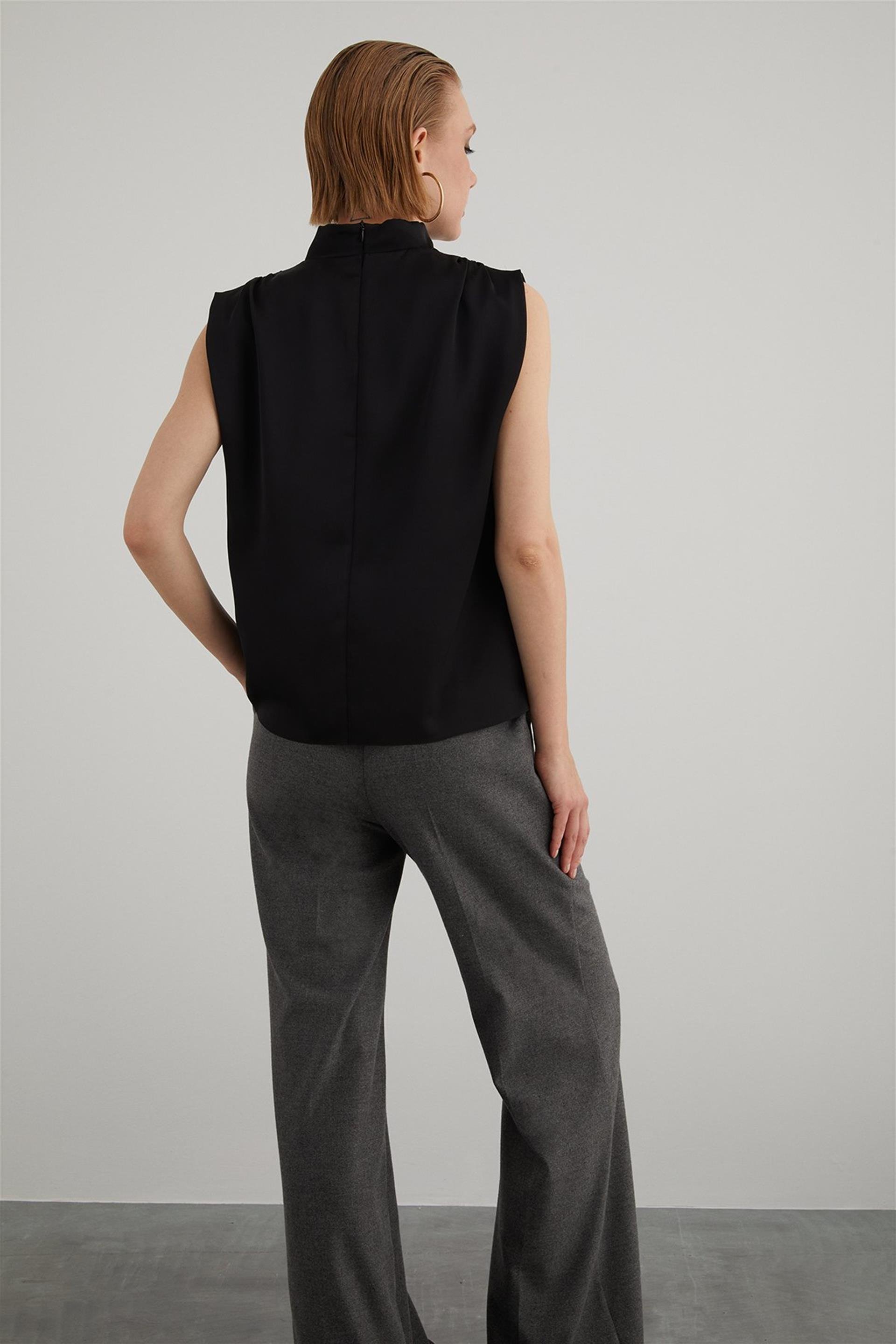 Degaje Yaka Sıfır Kol Ekru Bluz