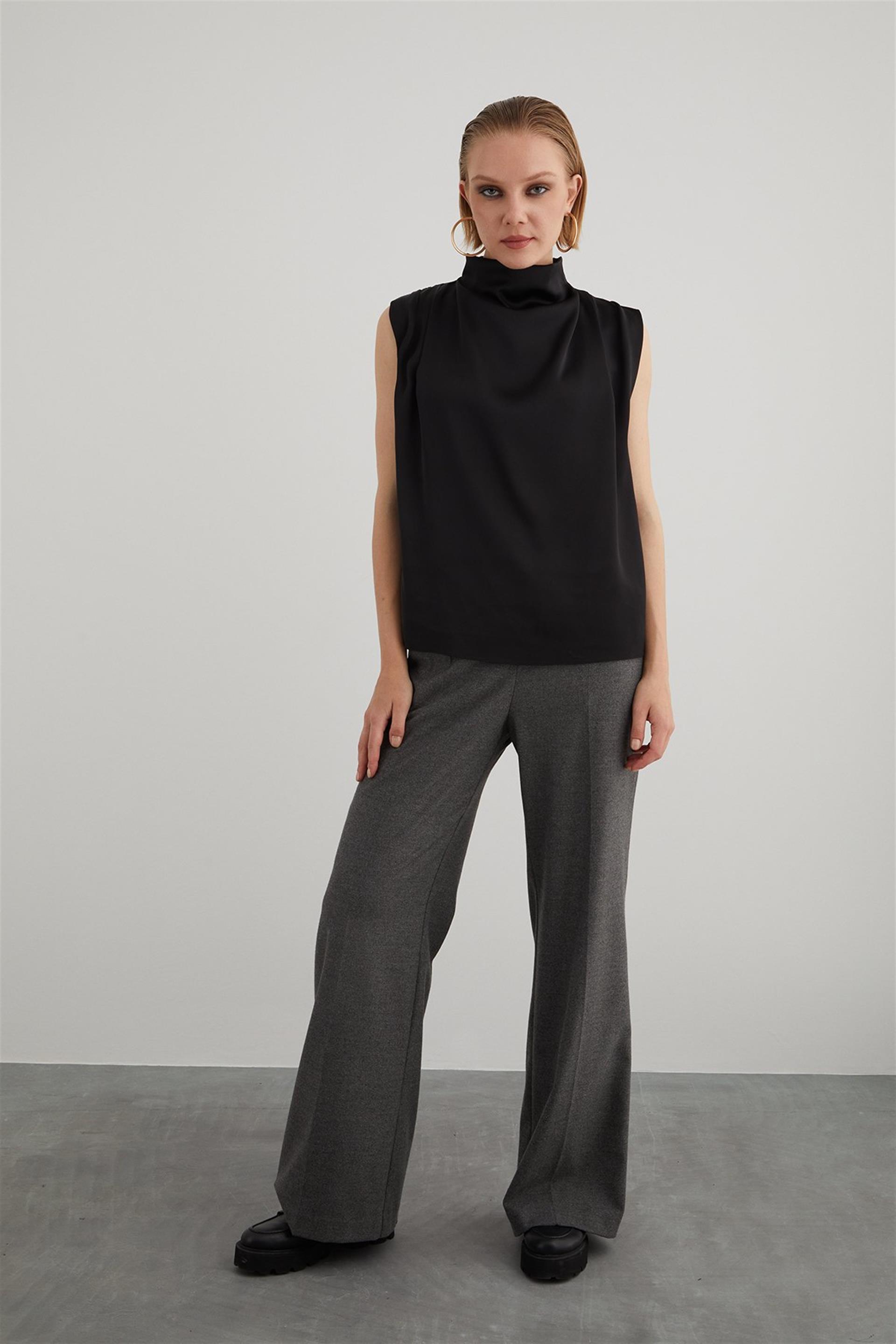 Degaje Yaka Sıfır Kol Ekru Bluz