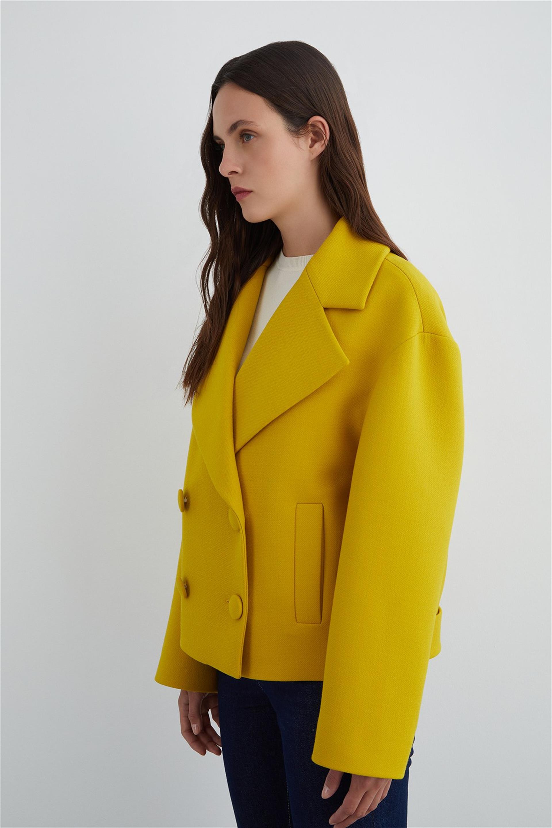 Kruvaze Kapama Arka Etekucu Tokalı Kısa Ekru Kaban