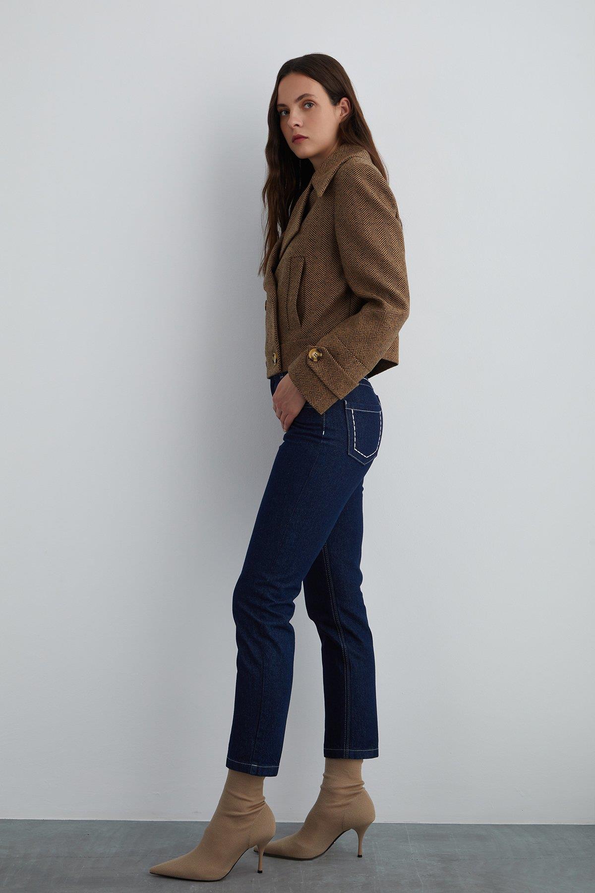 Cross Closure Box Form Short Jacket