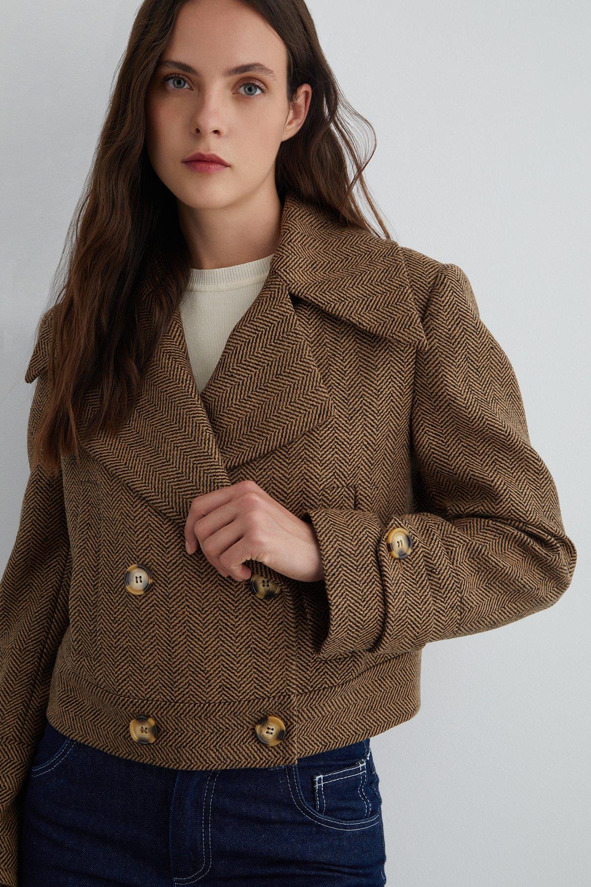 Cross Closure Box Form Short Jacket