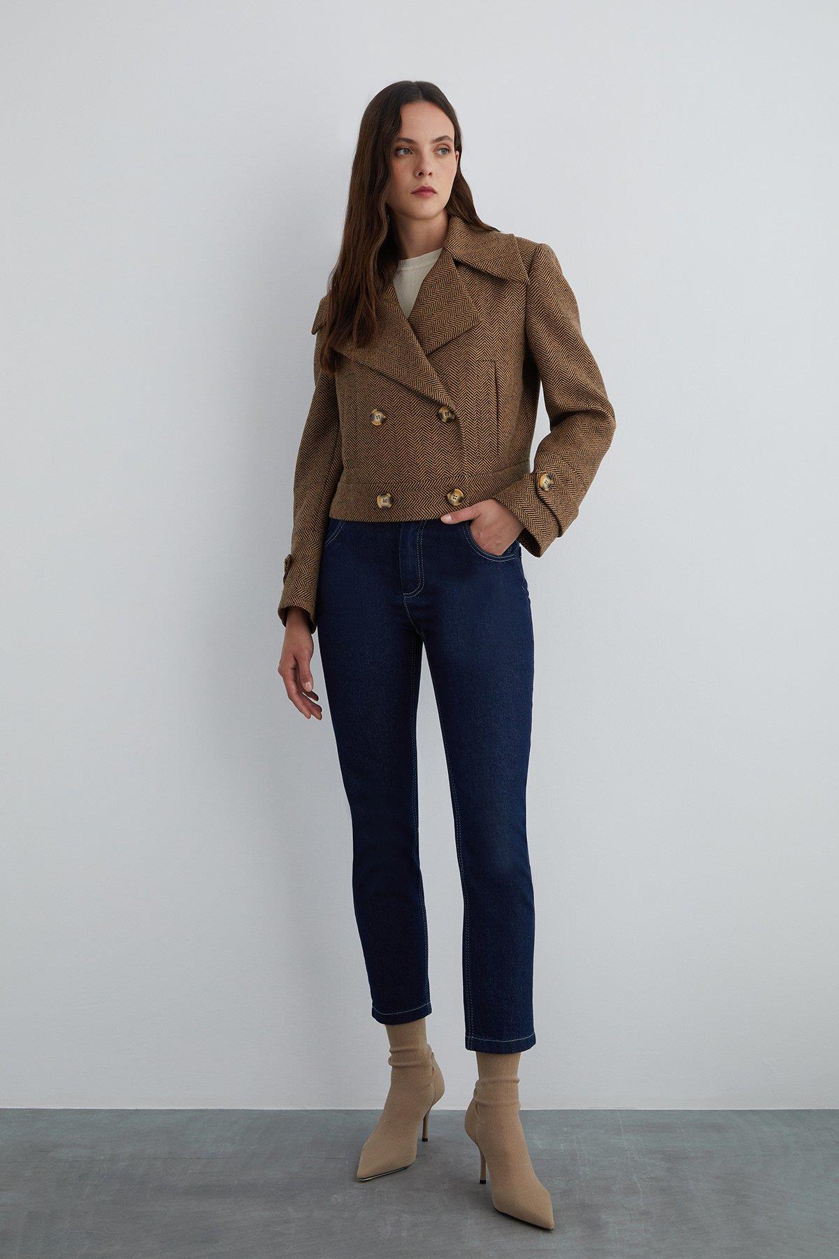 Cross Closure Box Form Short Jacket