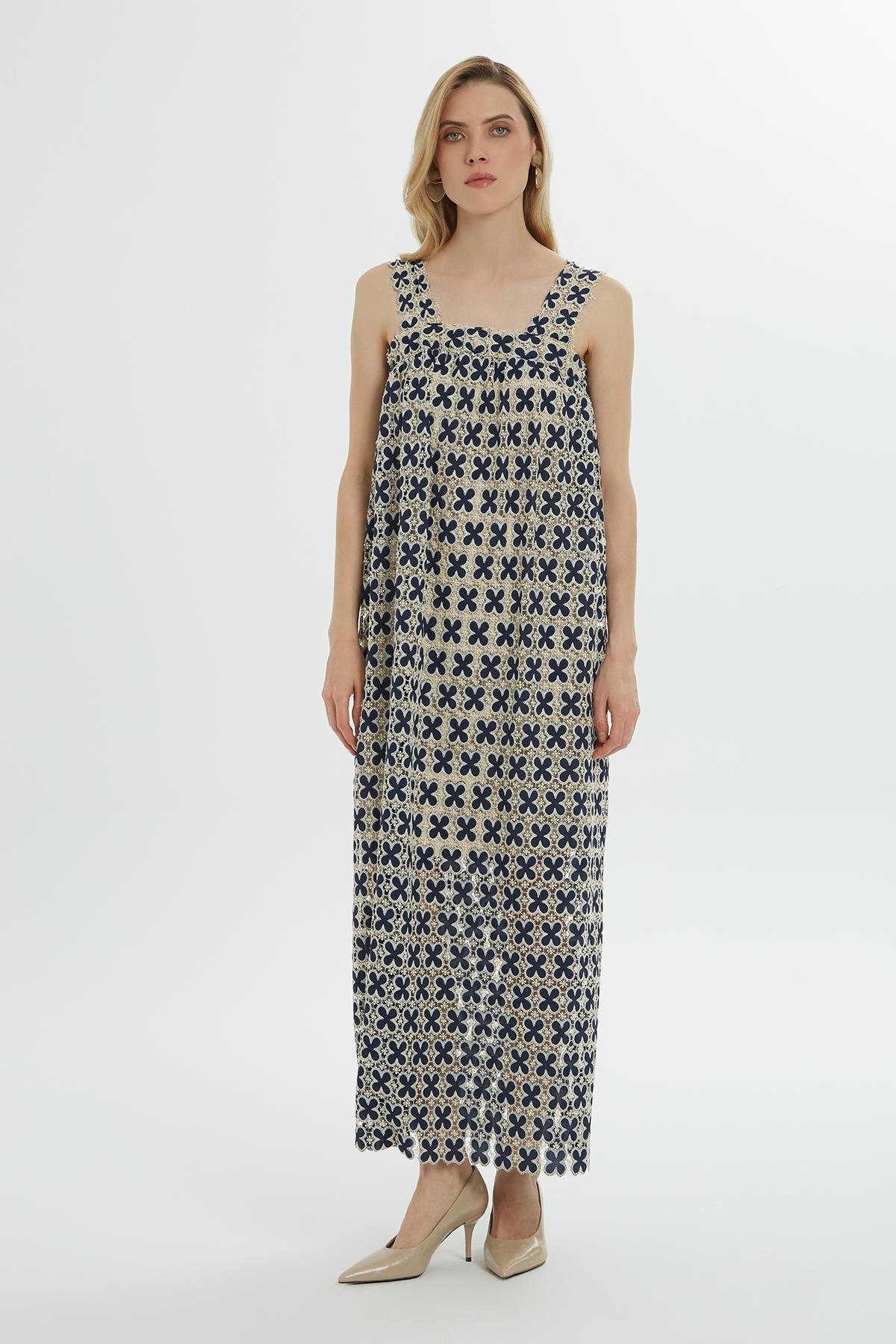 Dantel Detaylı Yırtmaçlı Lacivert Elbise