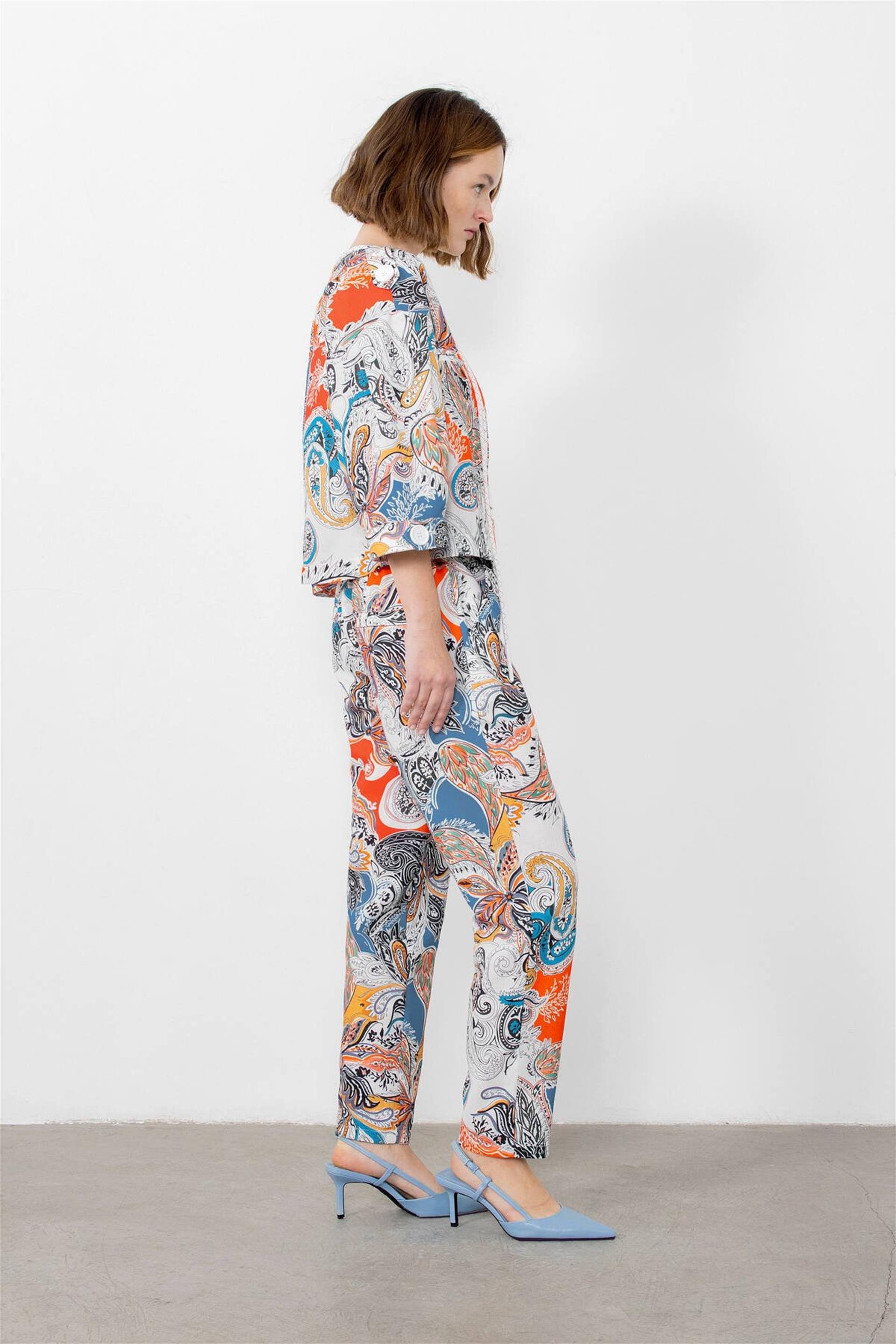 Desenli Arkası Lastikli Havuç Pantolon