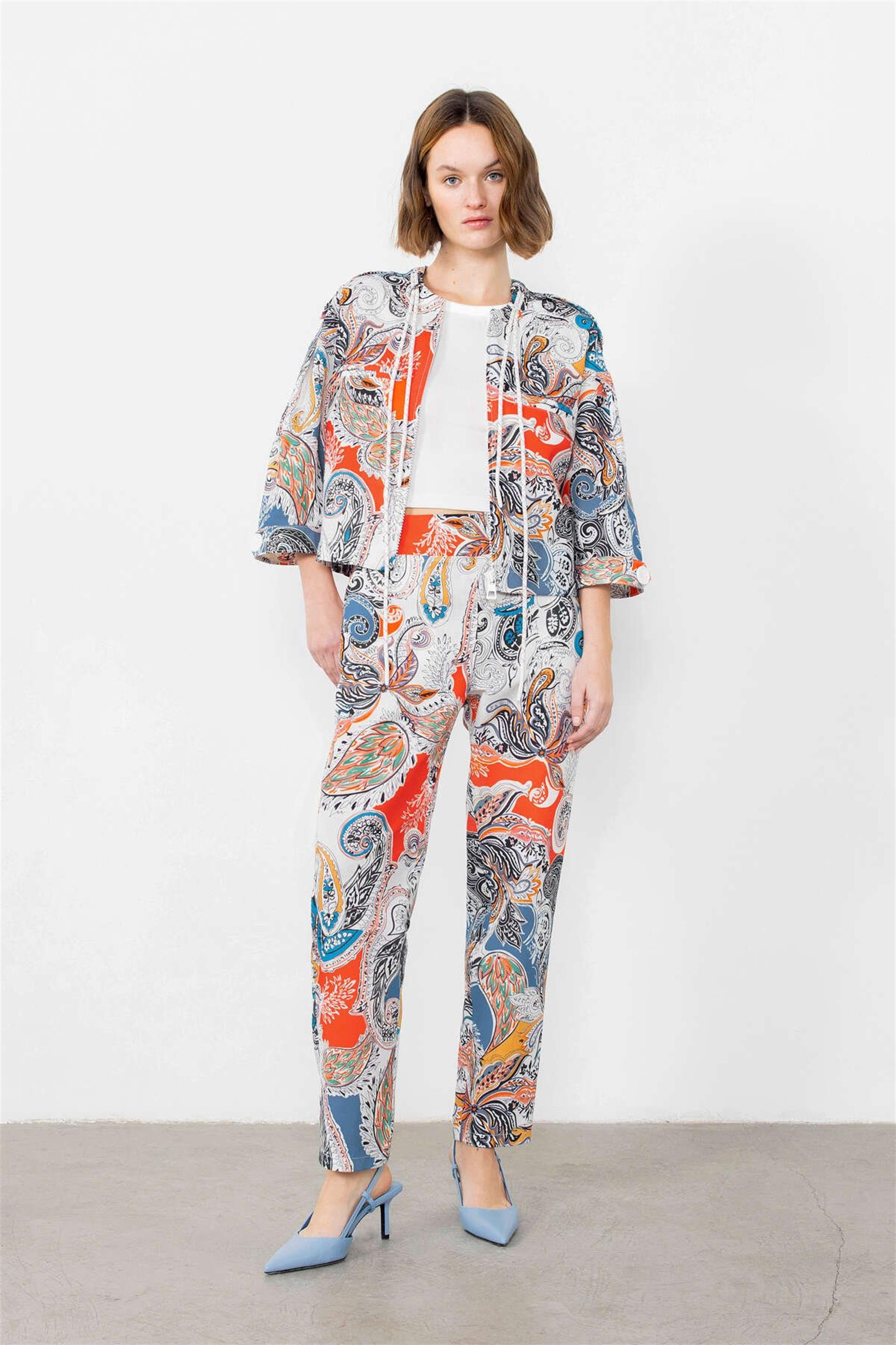 Desenli Arkası Lastikli Havuç Pantolon