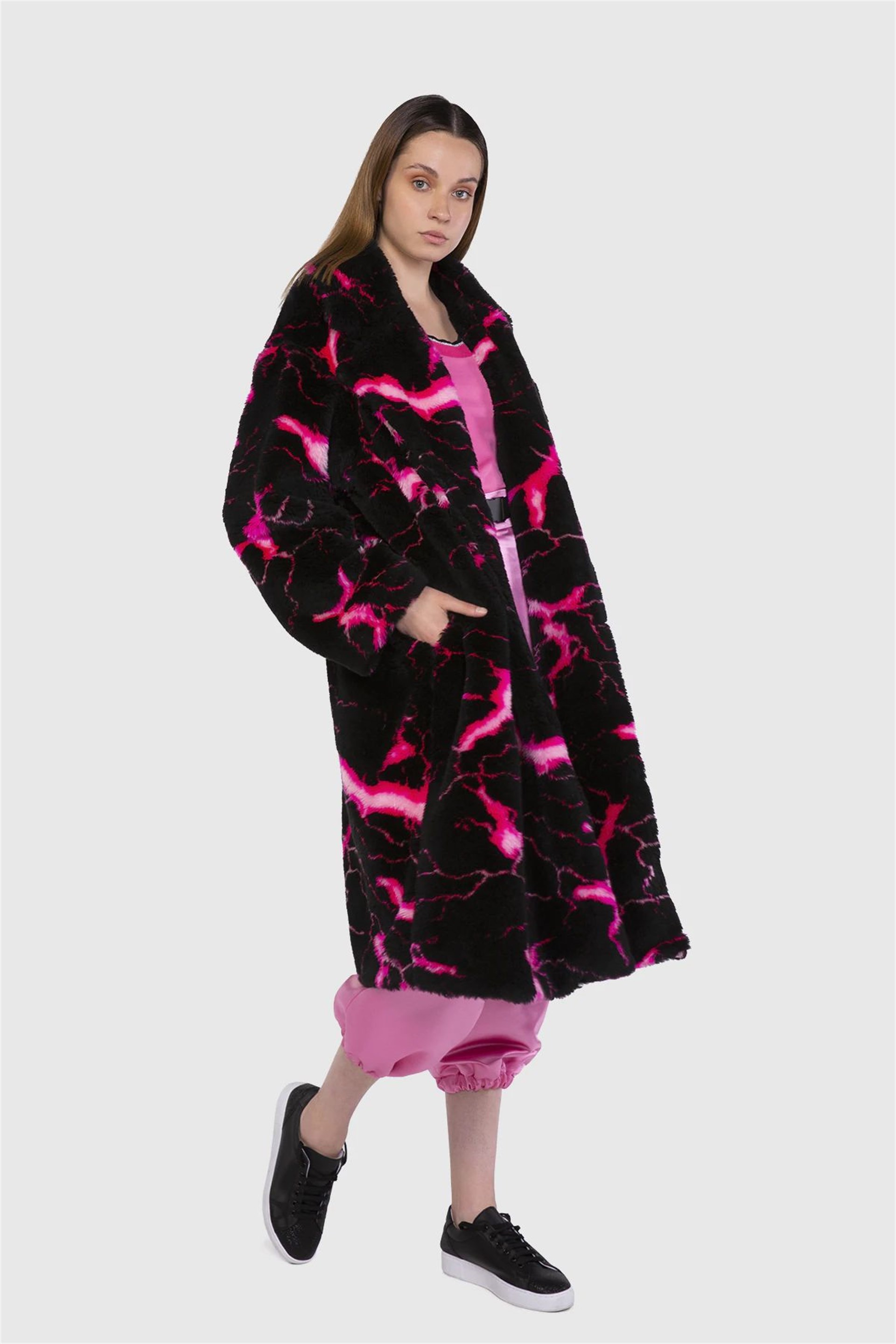 Desenli Peluş Maxi Boy Pembe Kaban