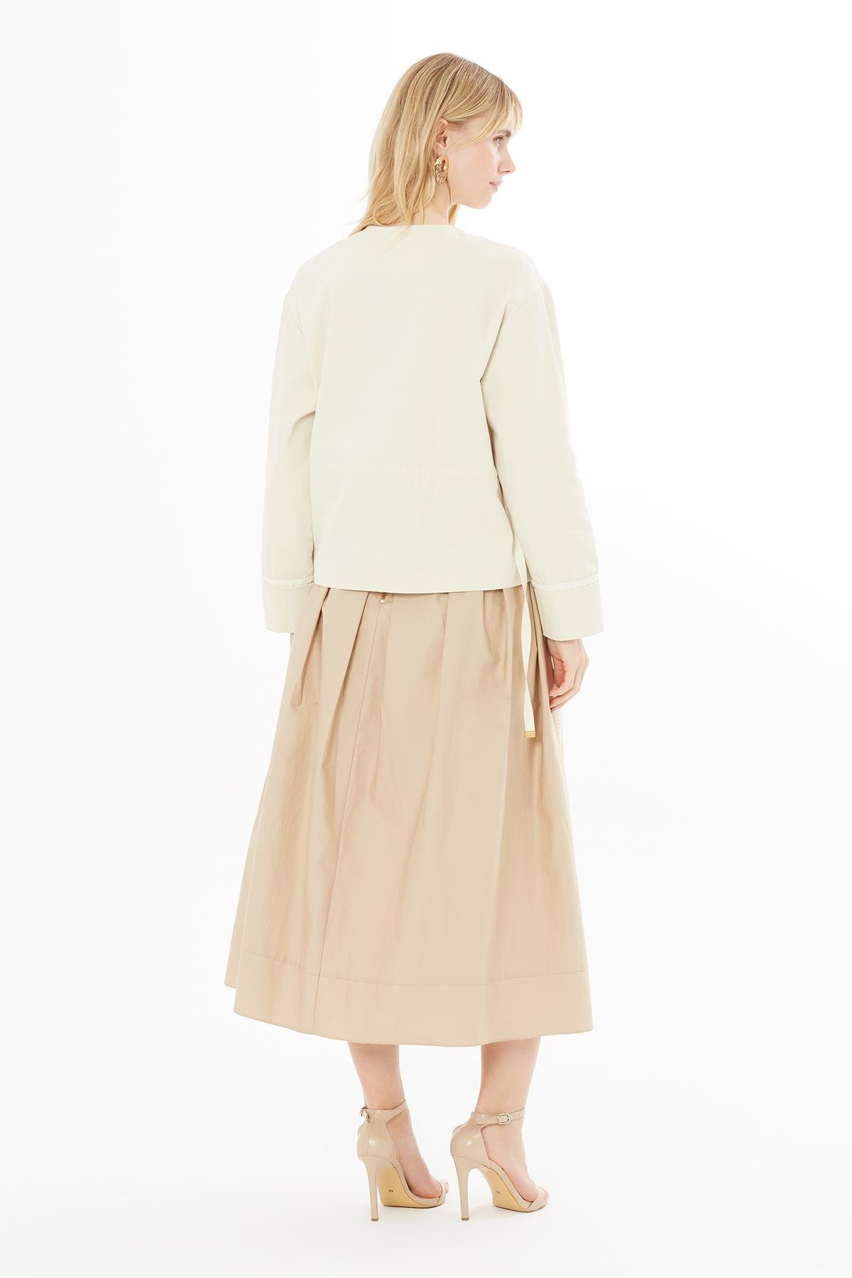 Dikiş Detaylı Metal Aksesuarlı Bej Ceket