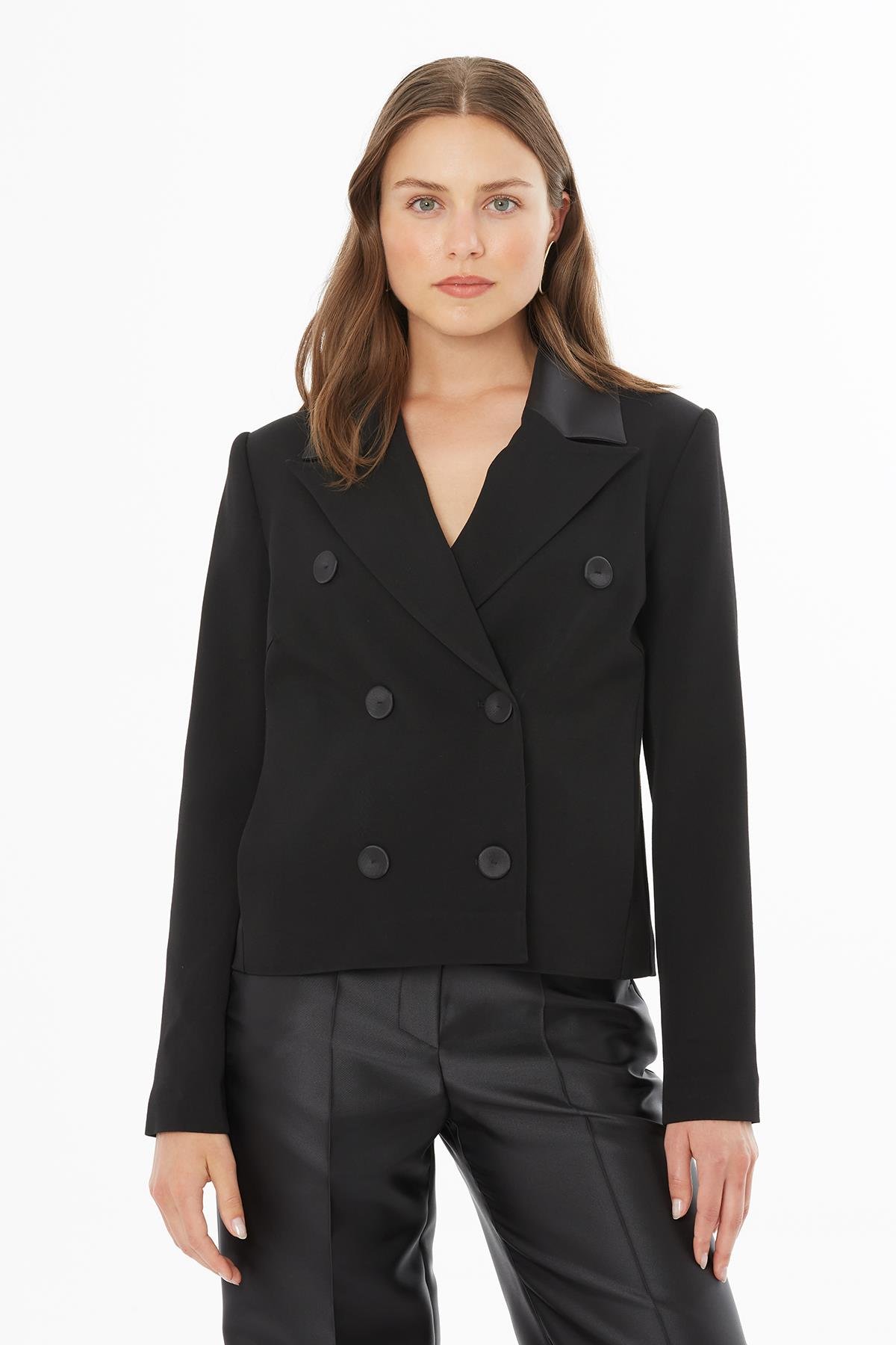 Düğme Detaylı Kruvaze Siyah Ceket