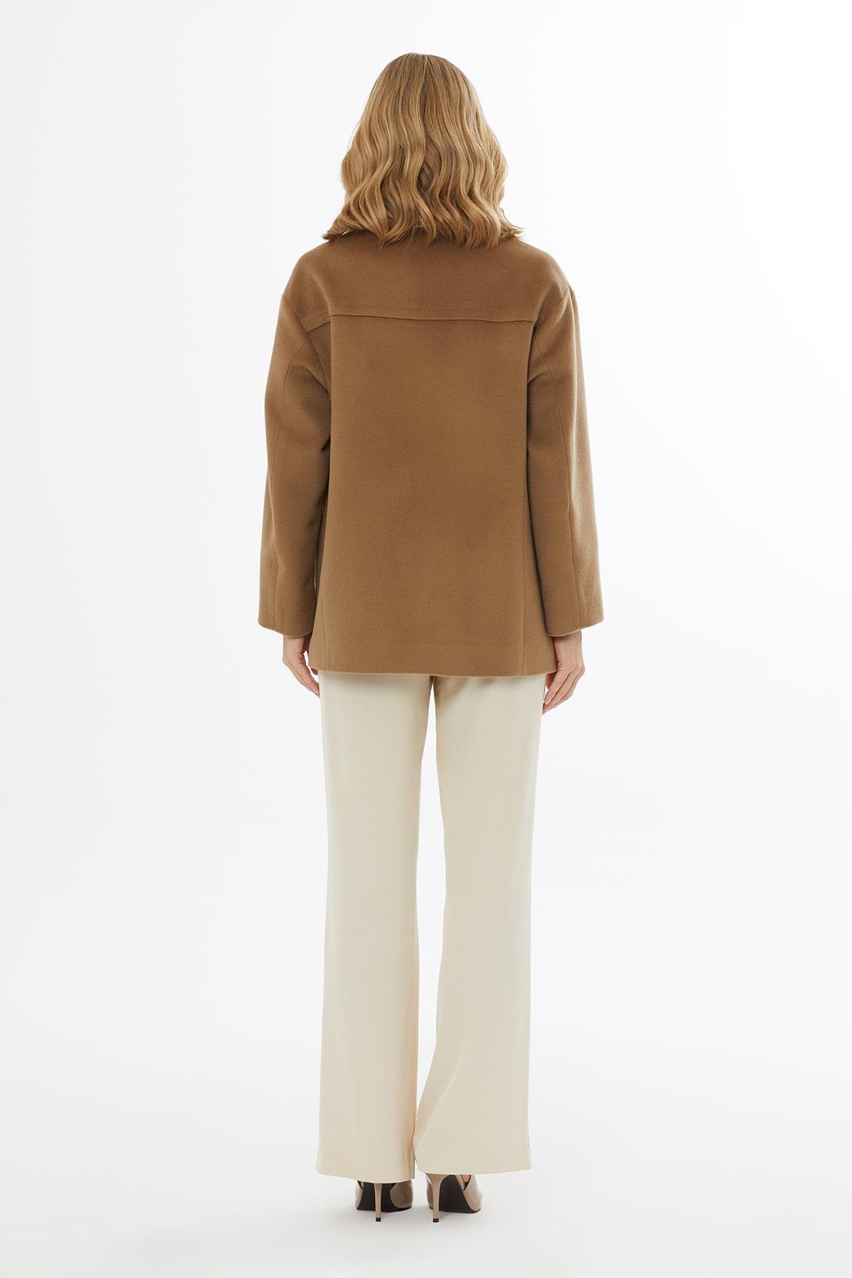 Düğmeli Yaka Detaylı KLahverengi Kaşmir Ceket