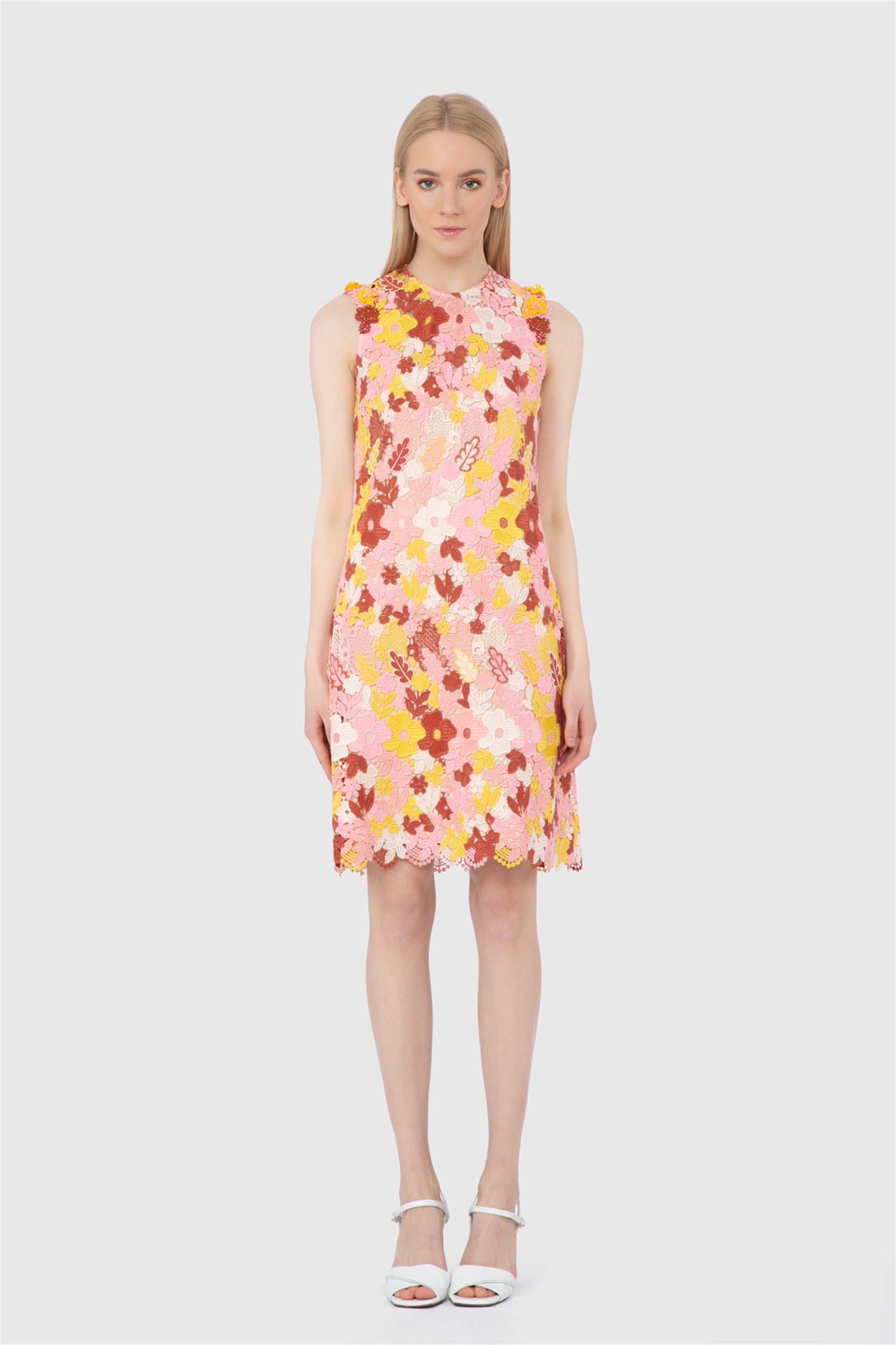 Straight Form Sleeveless Embroidered Pink Dress