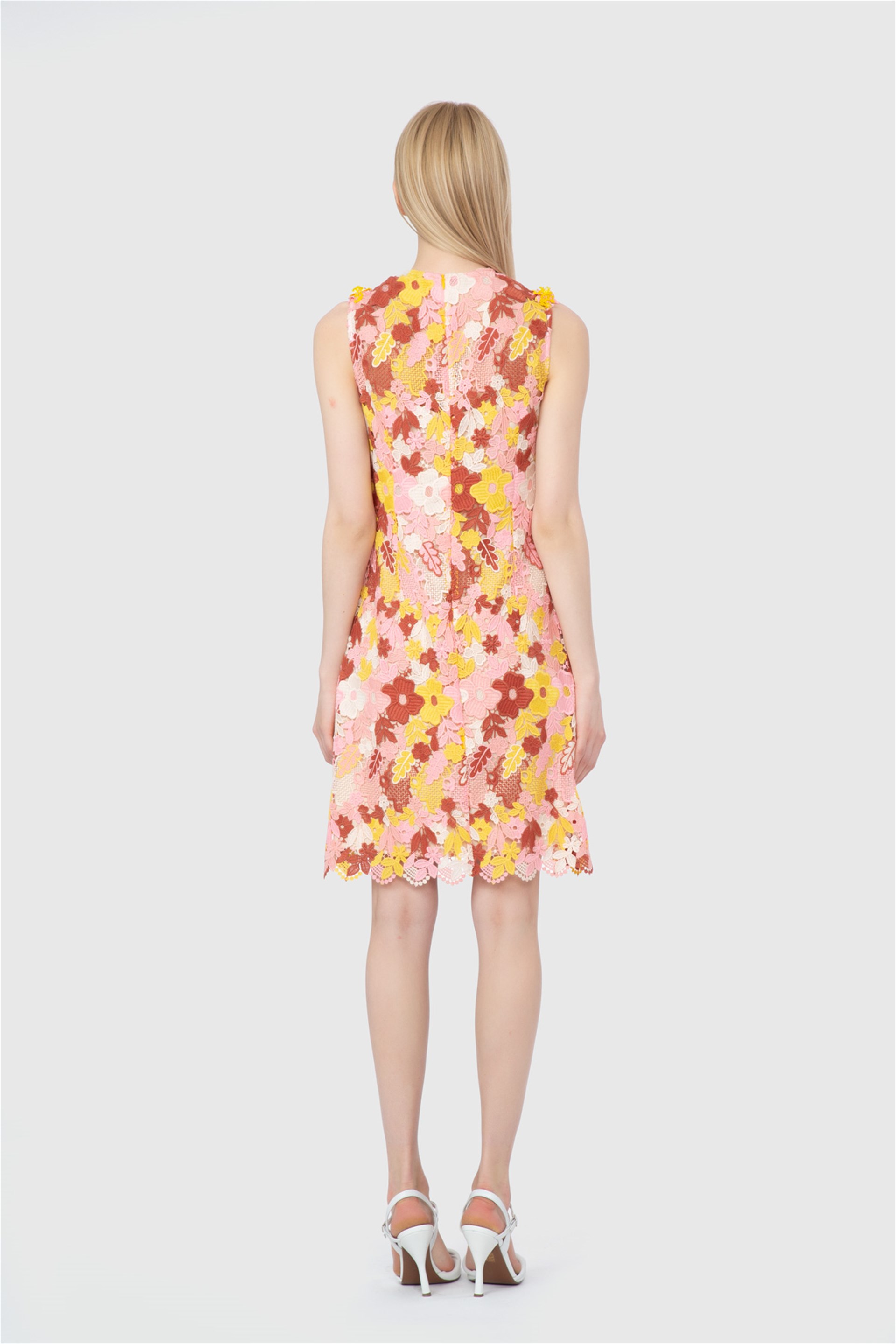 Straight Form Sleeveless Embroidered Pink Dress