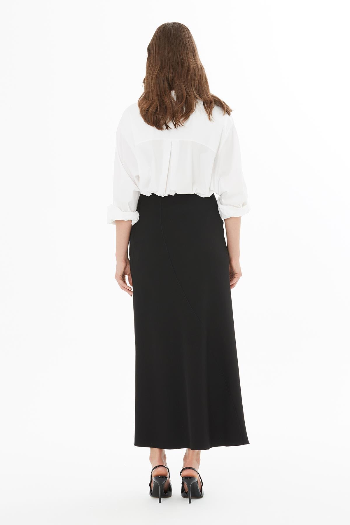 Düz Kesim Yırtmaçlı Uzun Siyah Etek