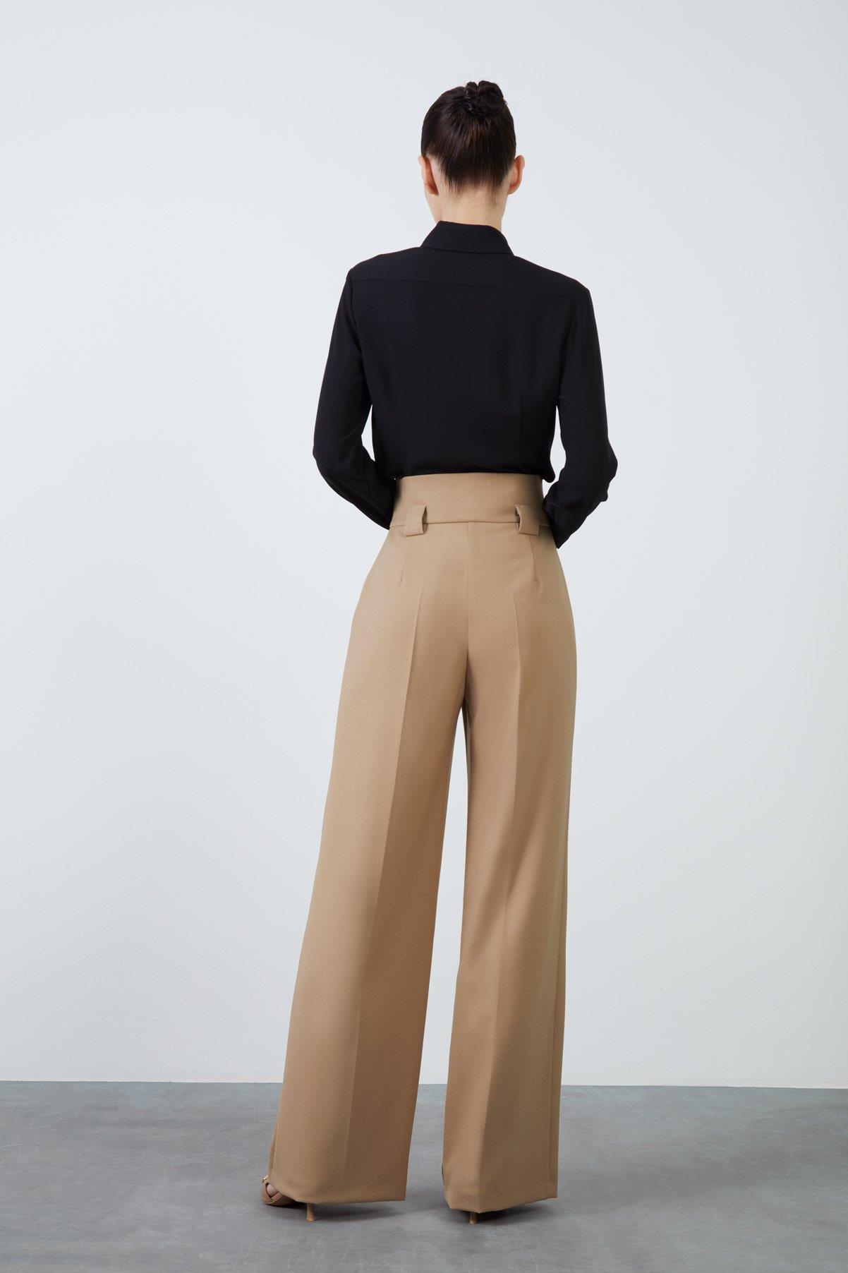 Ekstra Yüksel Bel Aksesuar Toka Detaylı Geniş Paçalı Rahat Kesim Kahverengi Pantolon