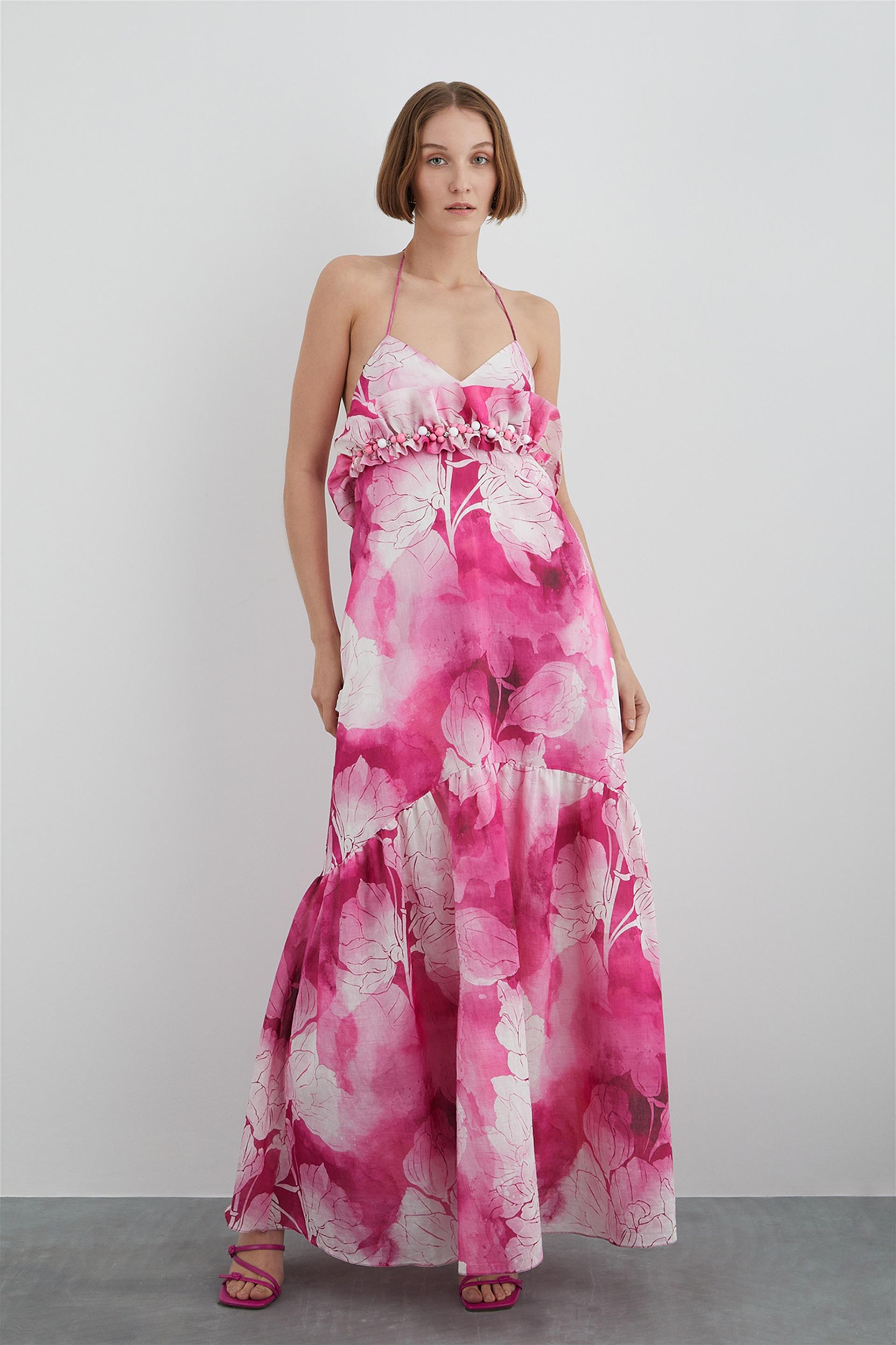 Boyundan Bağlama Detaylı Volan Üstü İşlemeli Desenli Elbise