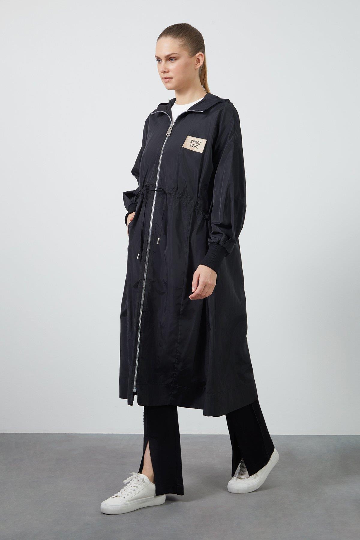 Nakış Detaylı Kolları Triko Manşetli Uzun Siyah Ceket