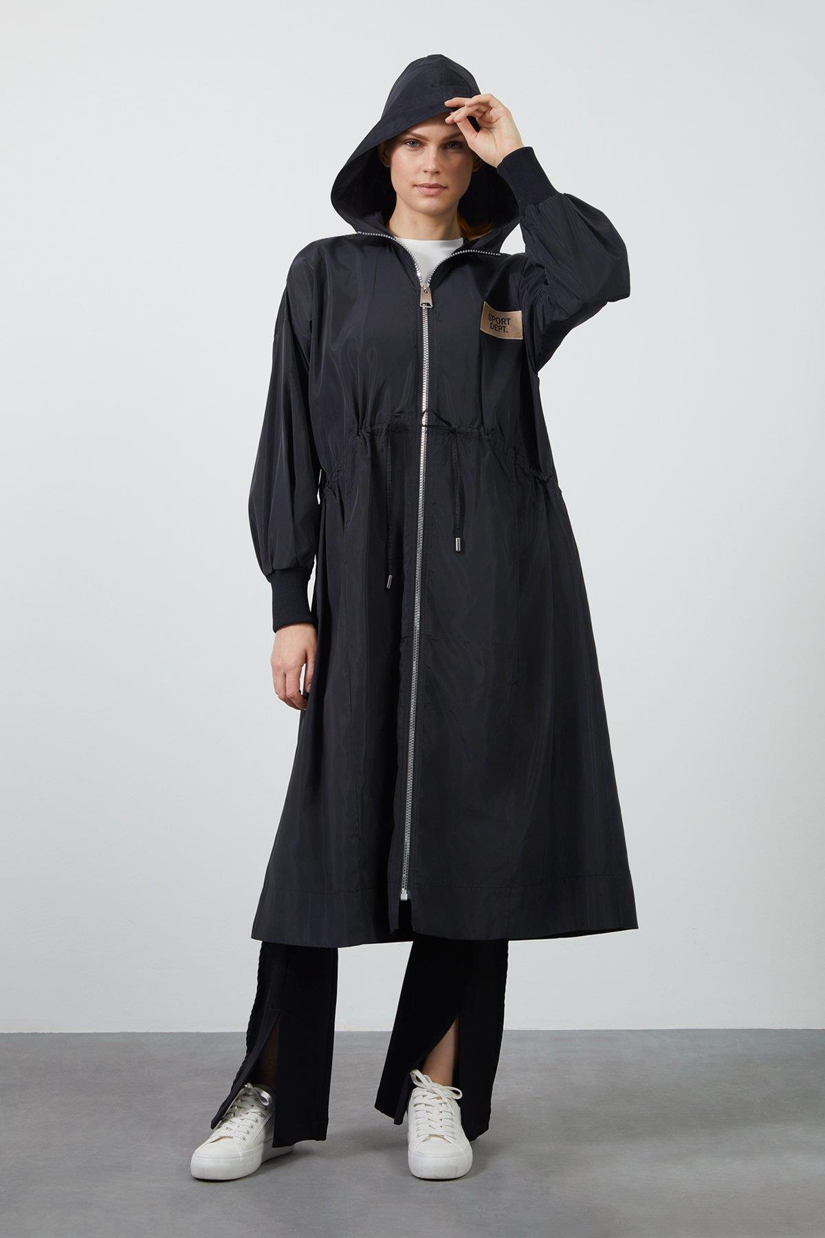 Nakış Detaylı Kolları Triko Manşetli Uzun Siyah Ceket