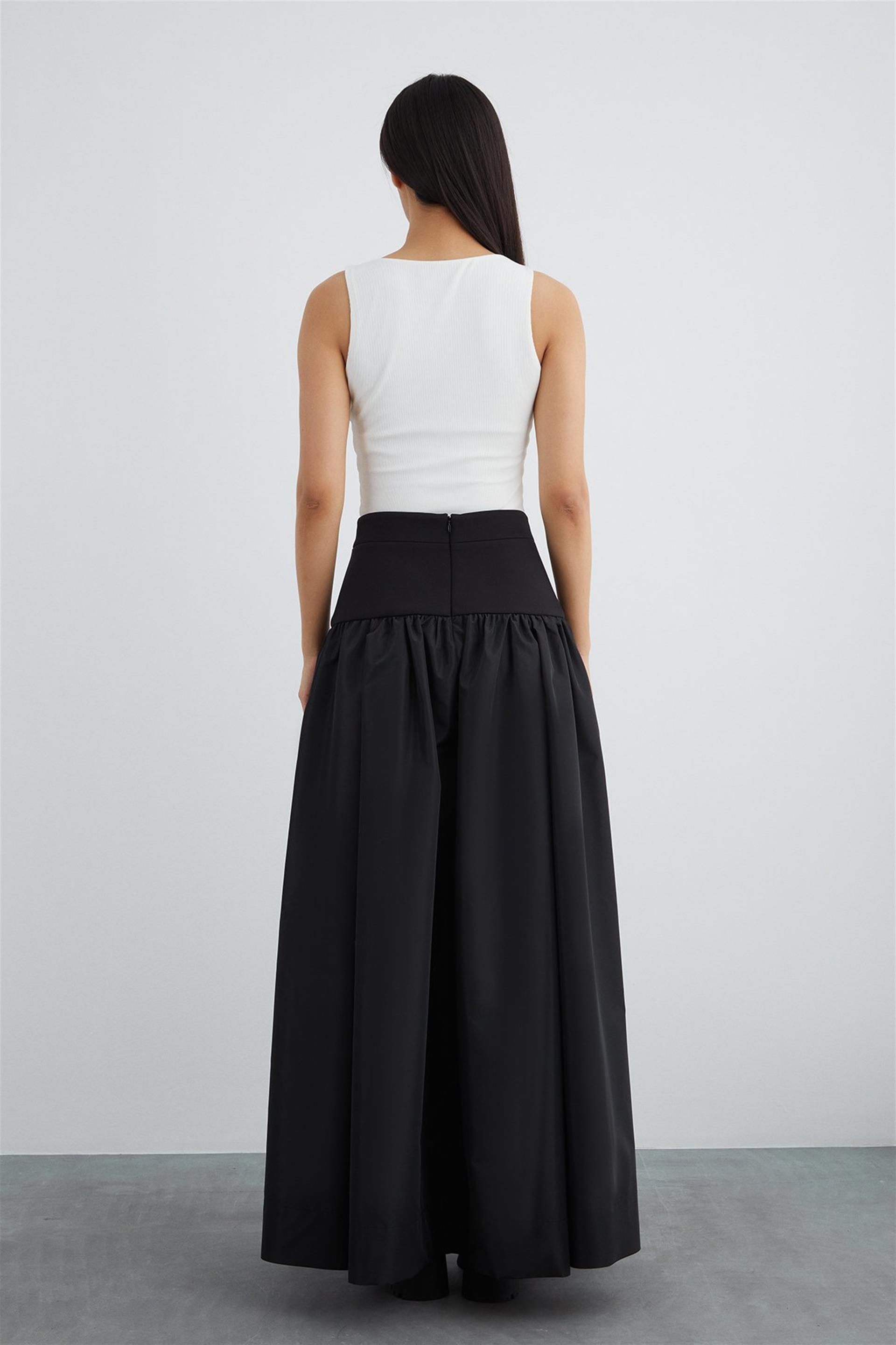 Front Body Zipper Detail Label Poplin Skirt