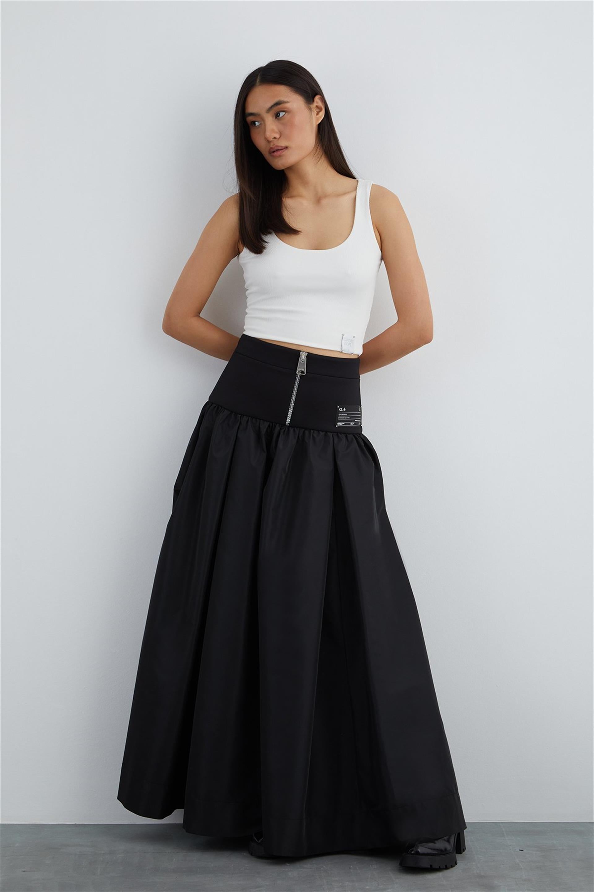 Front Body Zipper Detail Label Poplin Skirt