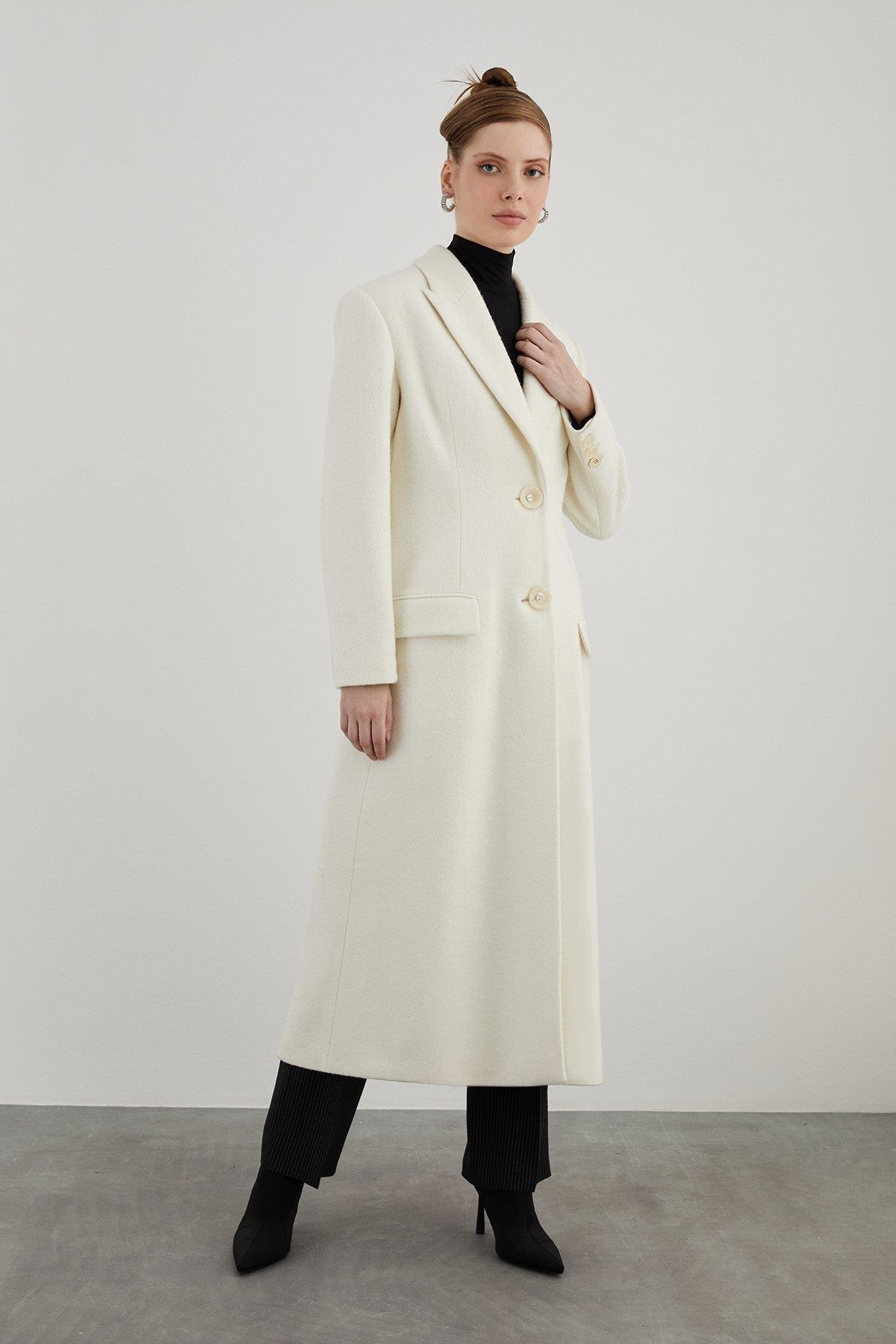 Önü Düğmeli Arkası Yırtmaç Çıtçıt Detaylı Midi Boy Rahat Kesim Ekru Kaban