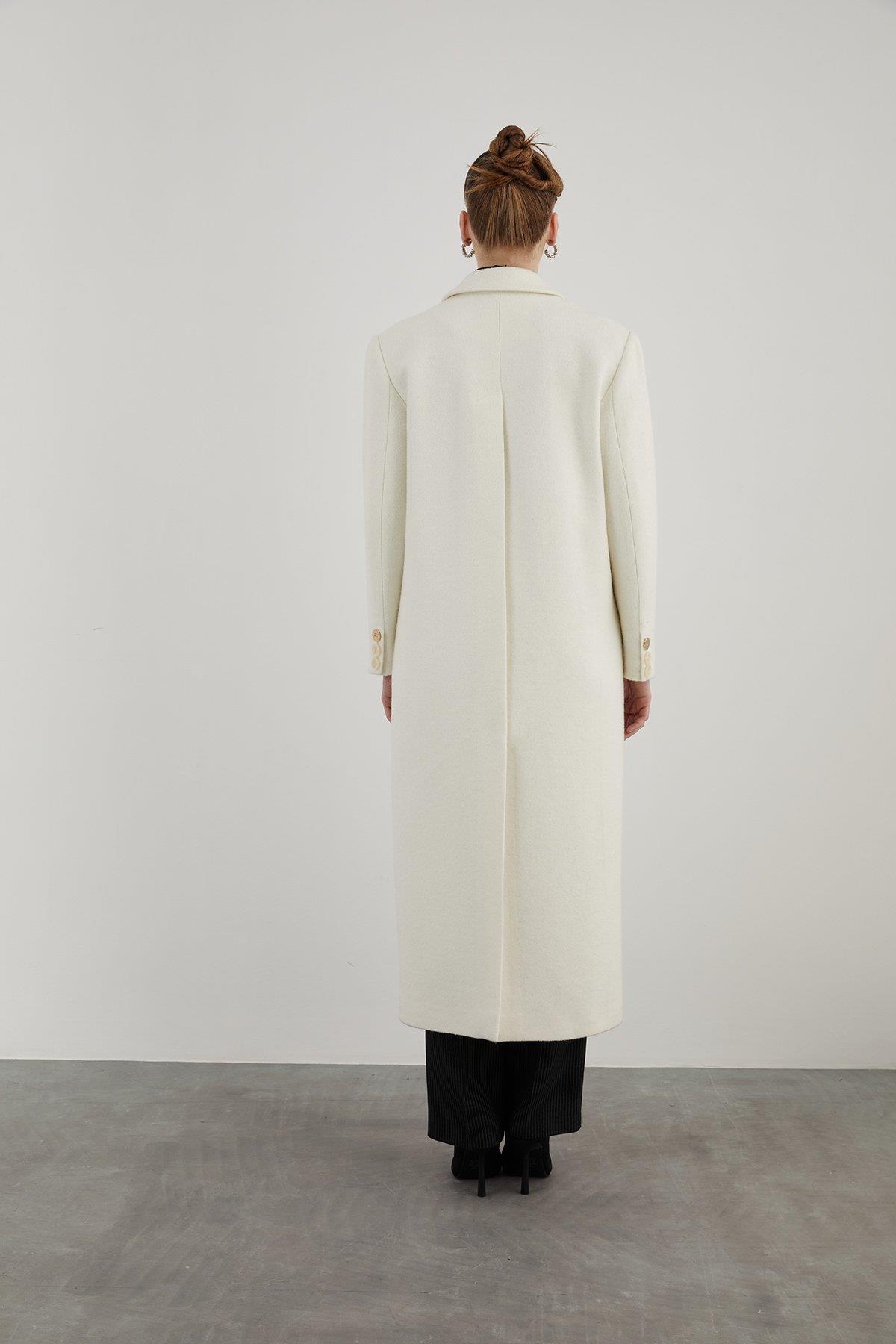 Önü Düğmeli Arkası Yırtmaç Çıtçıt Detaylı Midi Boy Rahat Kesim Ekru Kaban