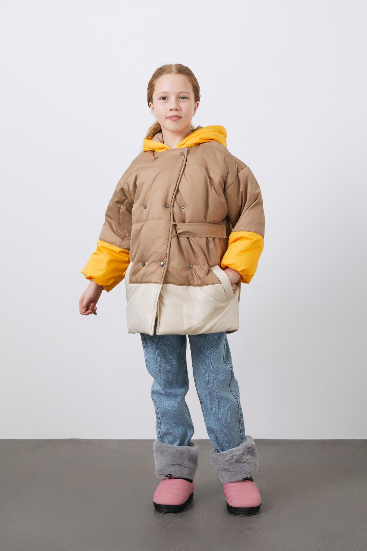 Garni Detaylı Bej Kapüşonlu Kız Çocuk Şişme Mont