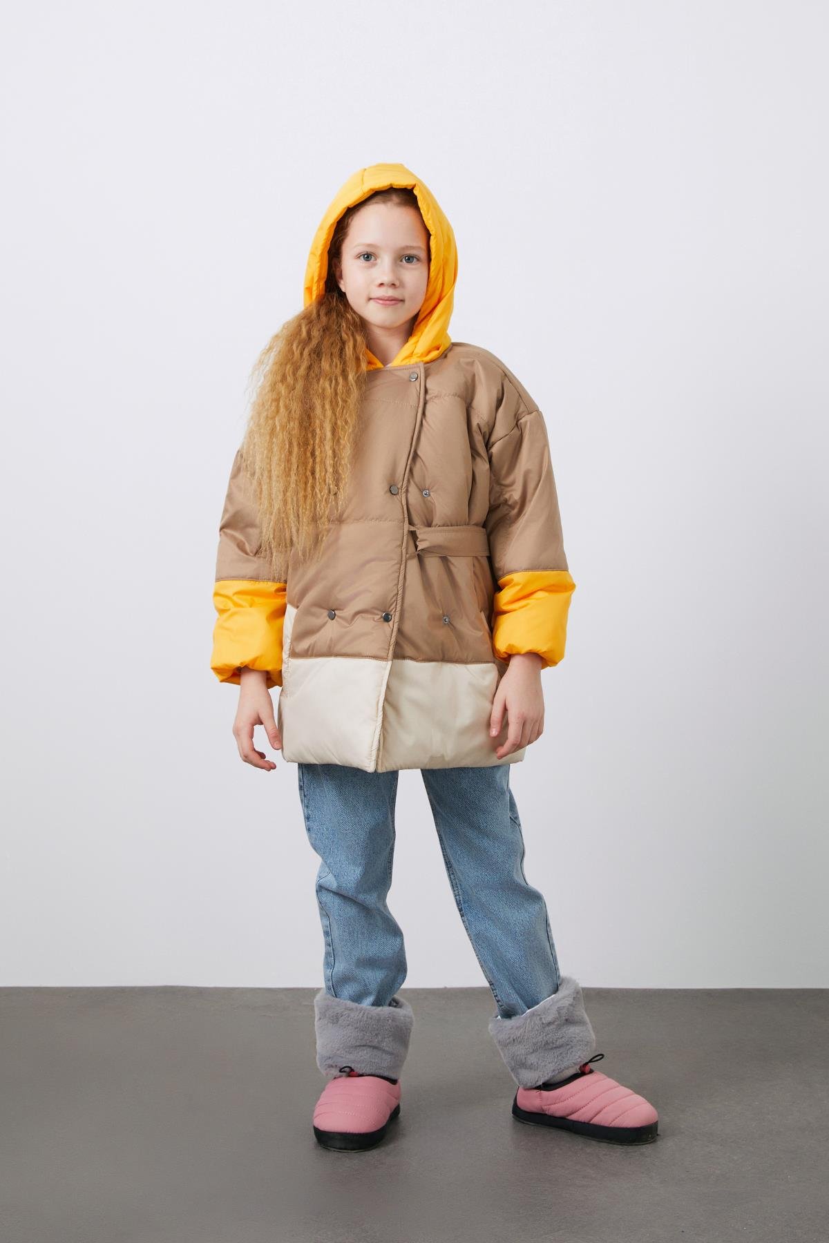 Garni Detaylı Bej Kapüşonlu Kız Çocuk Şişme Mont