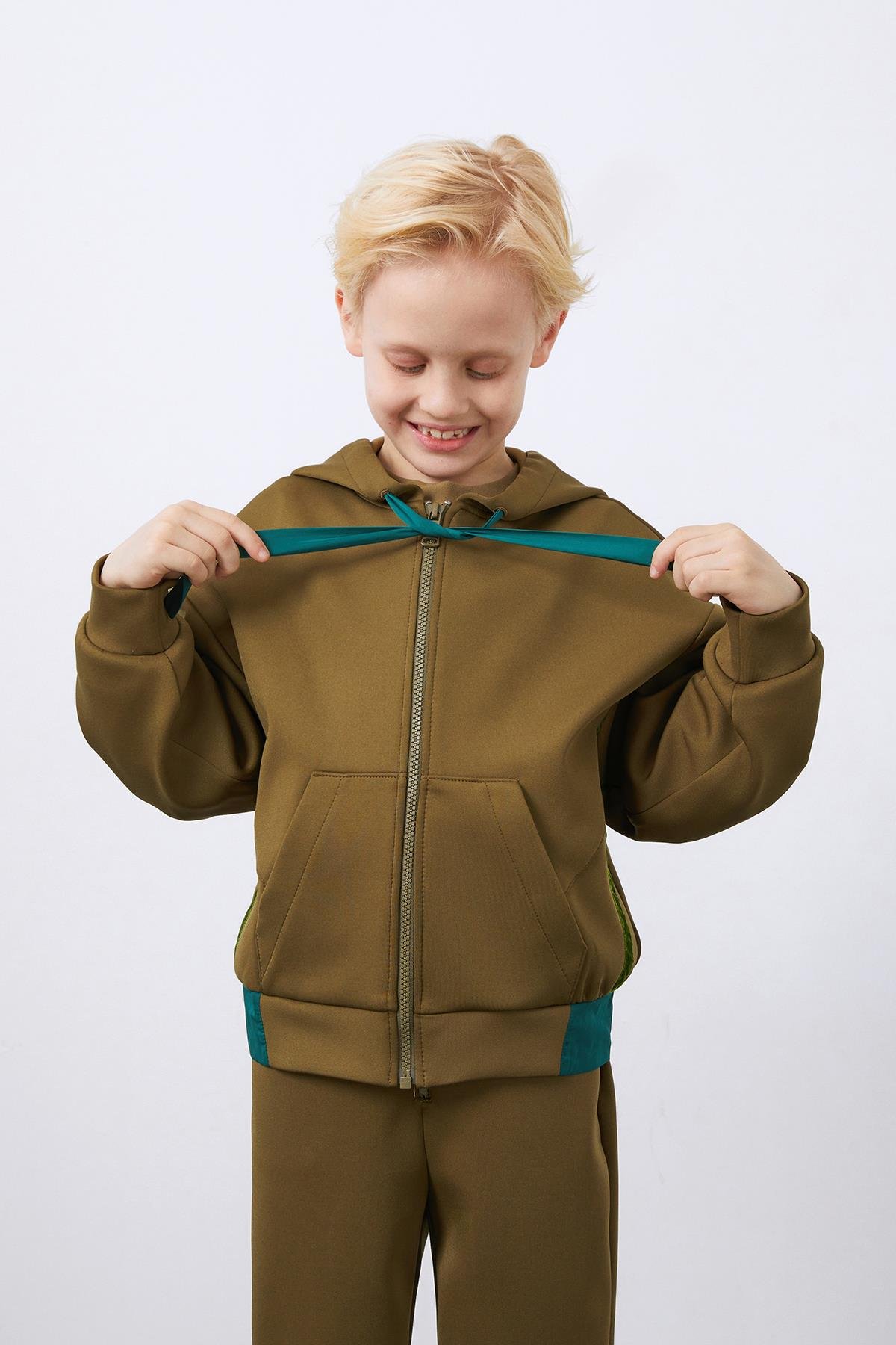 Garni Detaylı Fermuarlı Yeşil Erkek Çocuk Sweatshırt