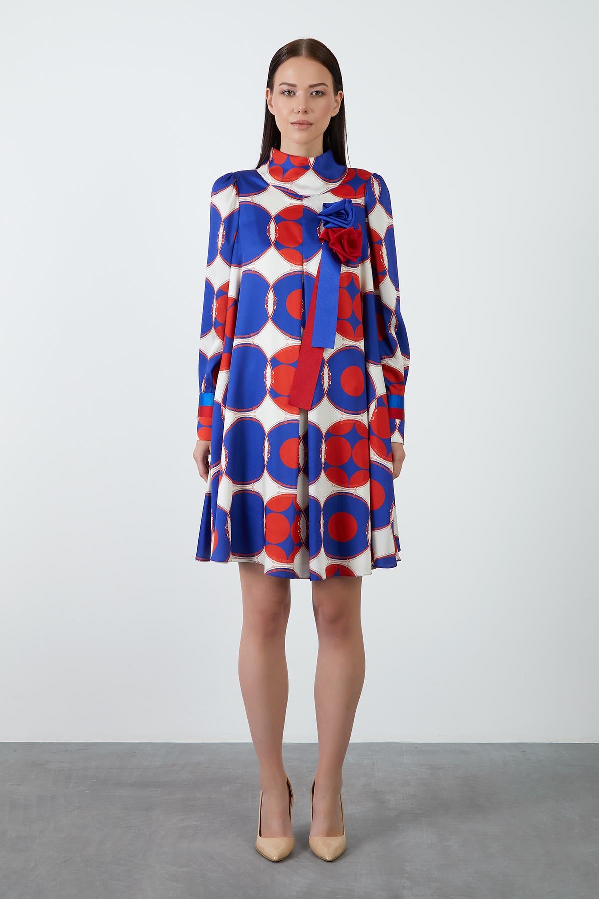 Short Dress with Rose Accessory Detail and Pattern