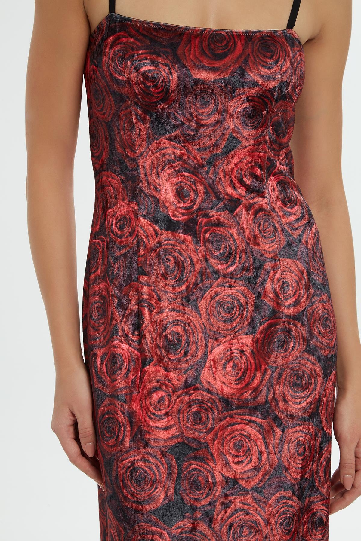 Gül Desenli Askılı Midi Boy Vücuda Oturan Elbise