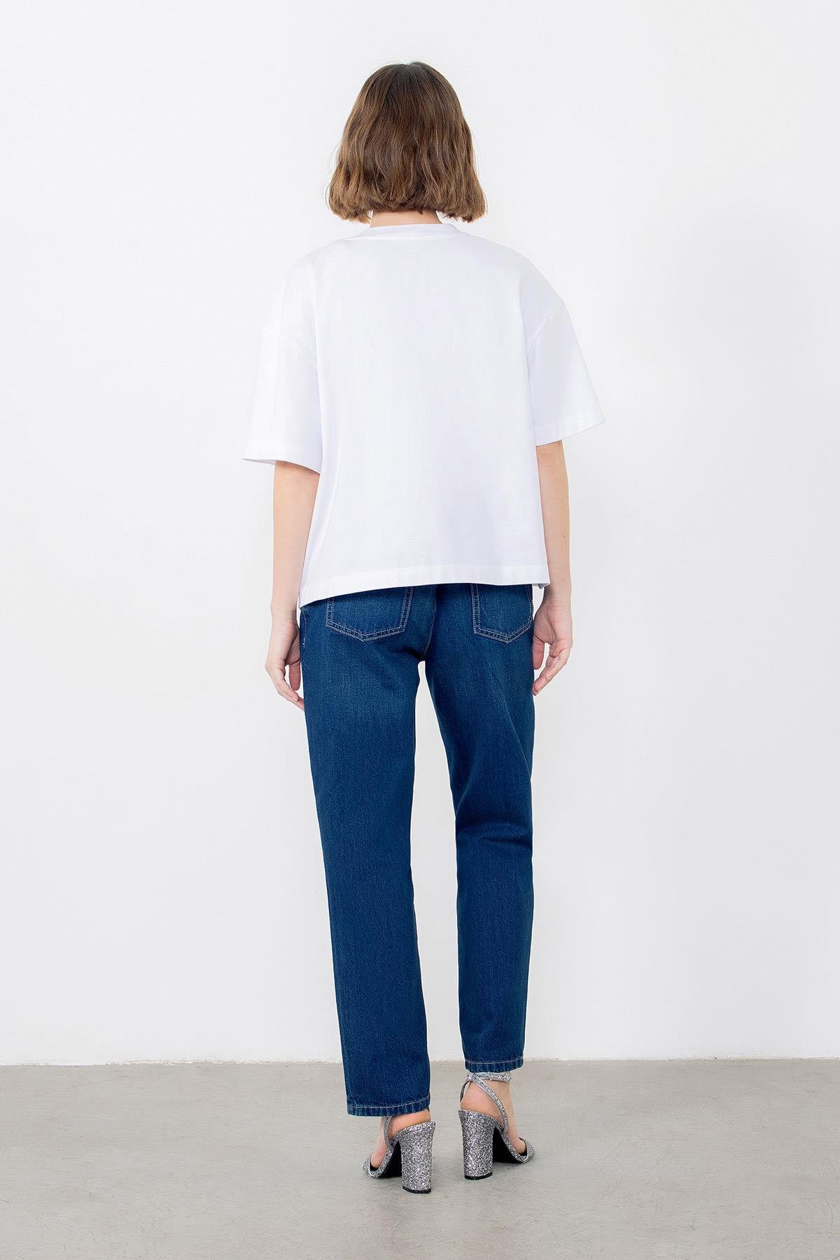 İşleme Detaylı Cepli Beyaz Tshirt