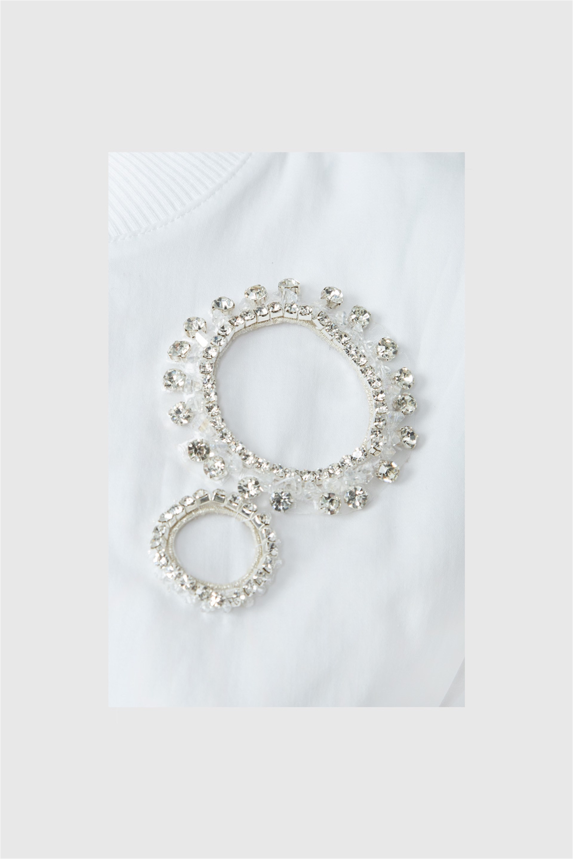 Embroidered Detailed Front Pleated Crop Length Poplin White Blouse