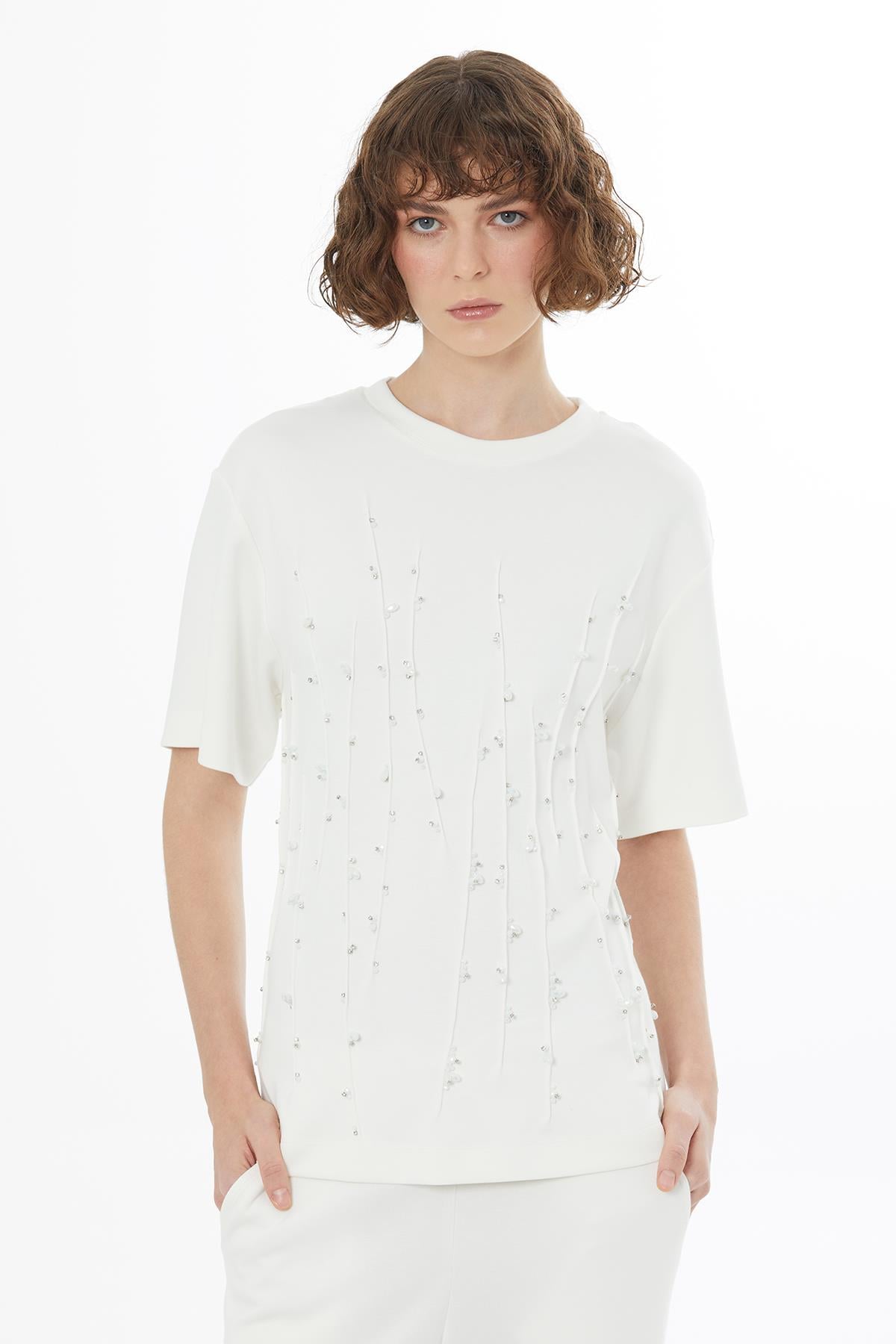İşleme Detaylı Ekru T-Shirt