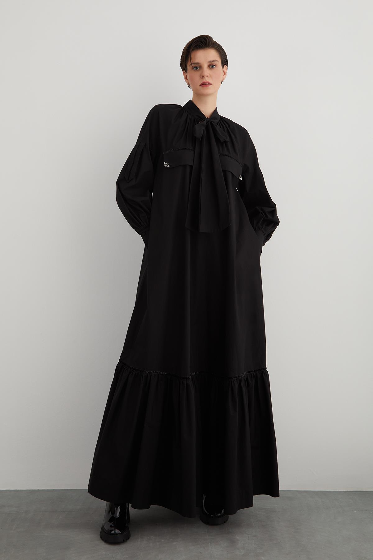 İşleme Detaylı Yakası Bağcıklı A Form Siyah Poplin Elbise