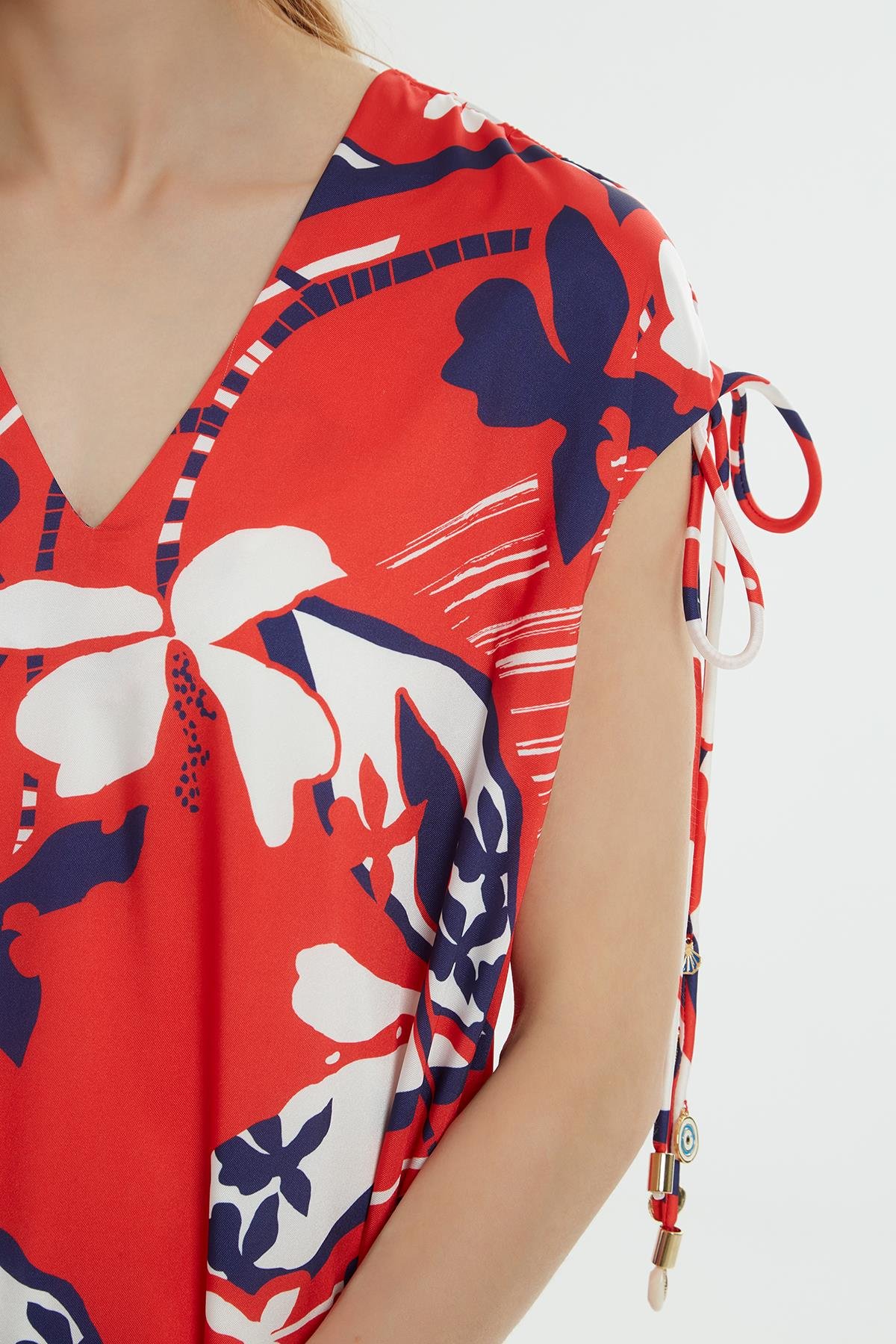 İşlemeli Ve  Omuzları Büzgülü Desenli Elbise