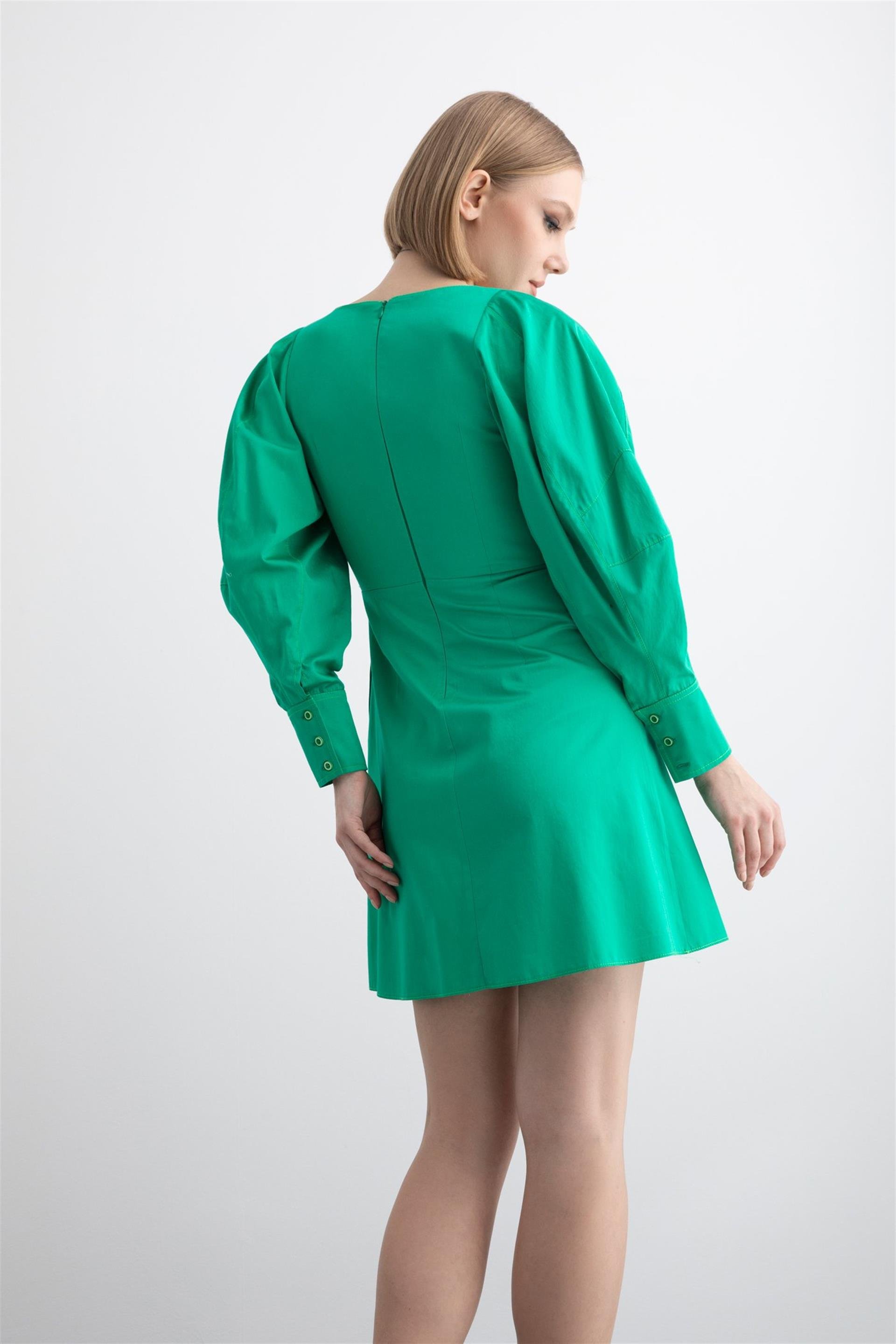 Kalp Yaka Karpuz Kol Detaylı Papatya Baskılı Broşlu Yeşil Mini Elbise