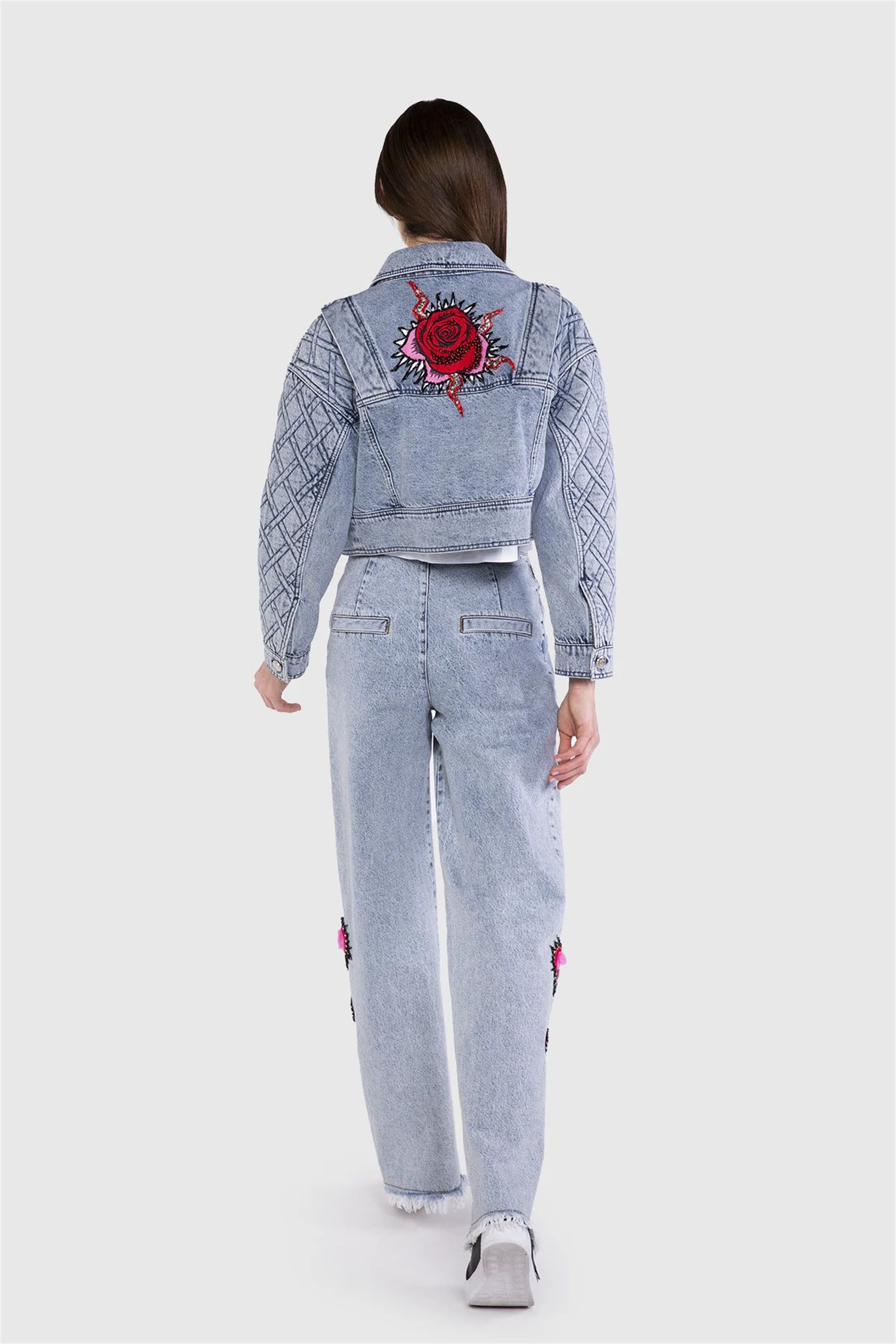 Kapitone Ve Nakış Detaylı Crop Mavi Jean Ceket