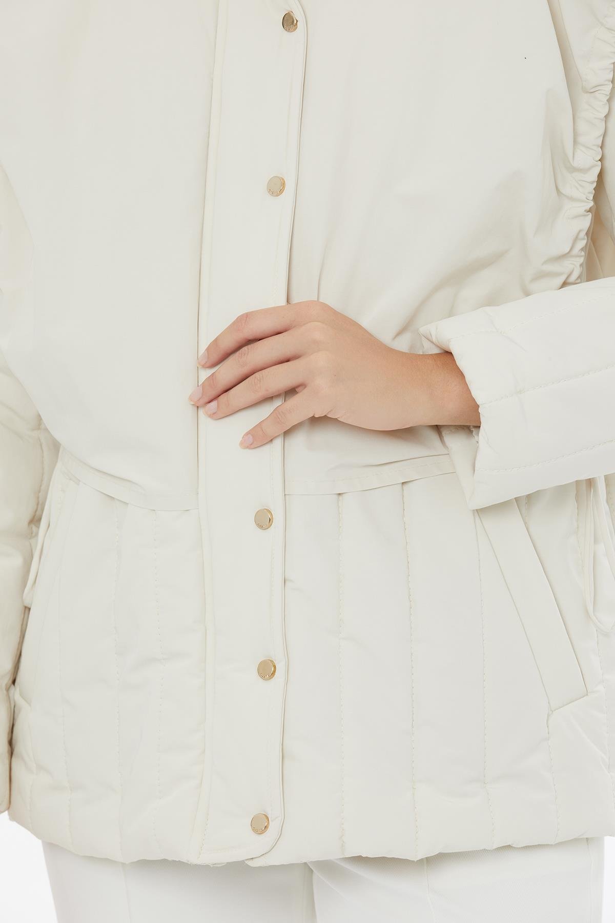 Kapüşonlu Beyaz Şişme Mont