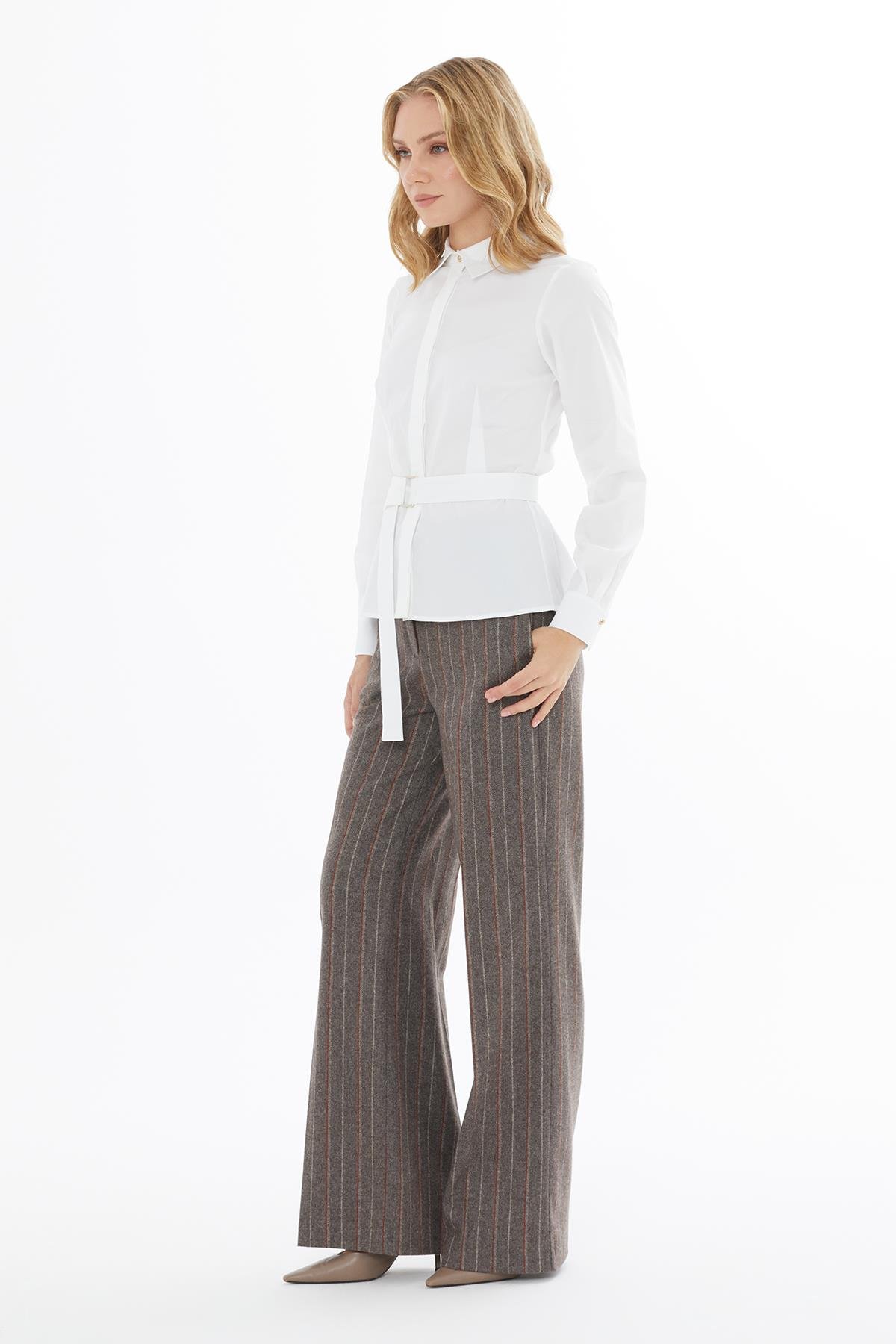 Kemer Detaylı Beyaz Uzun Kollu Gömlek