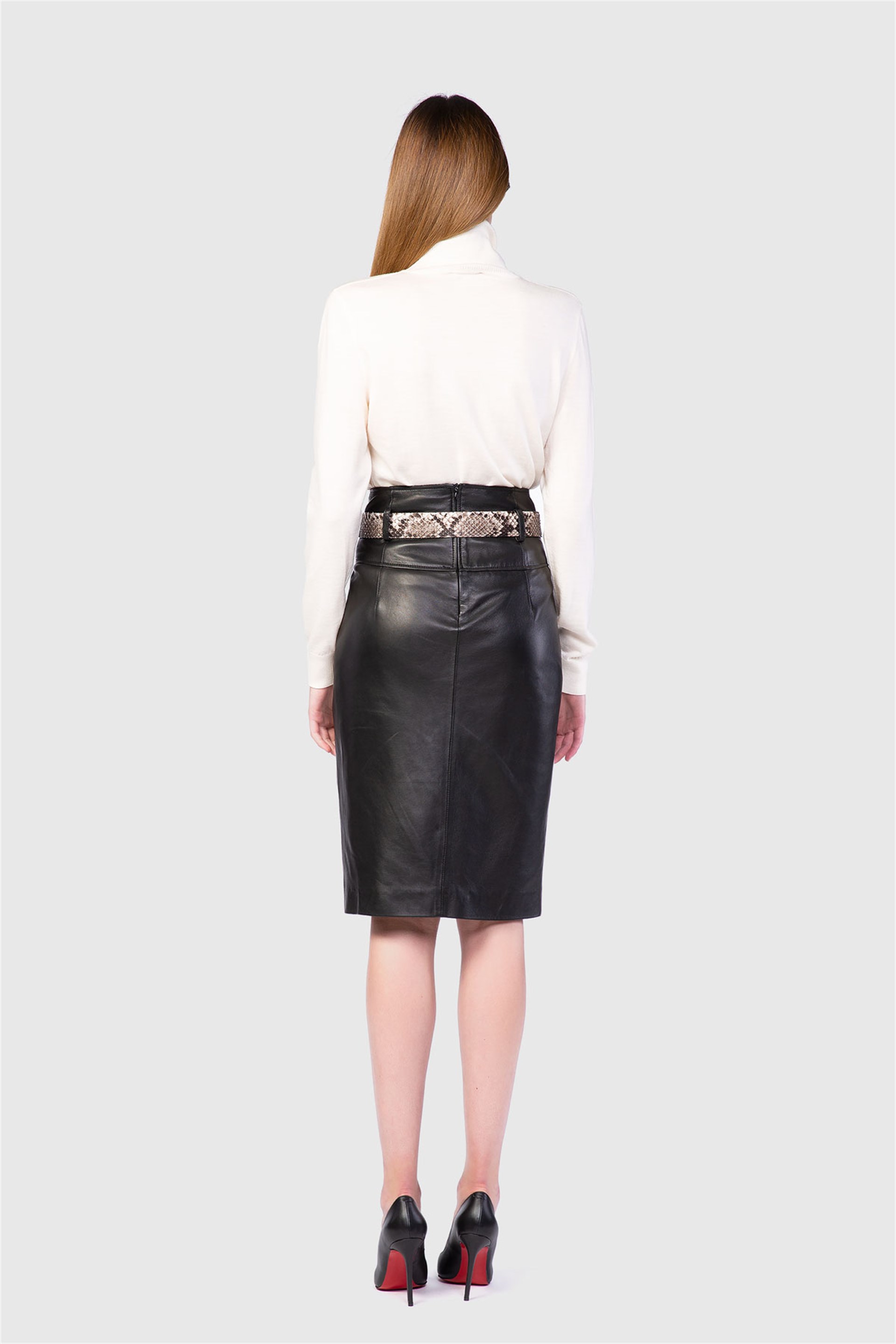 Kemer Detaylı Midi Boy Deri Siyah Etek