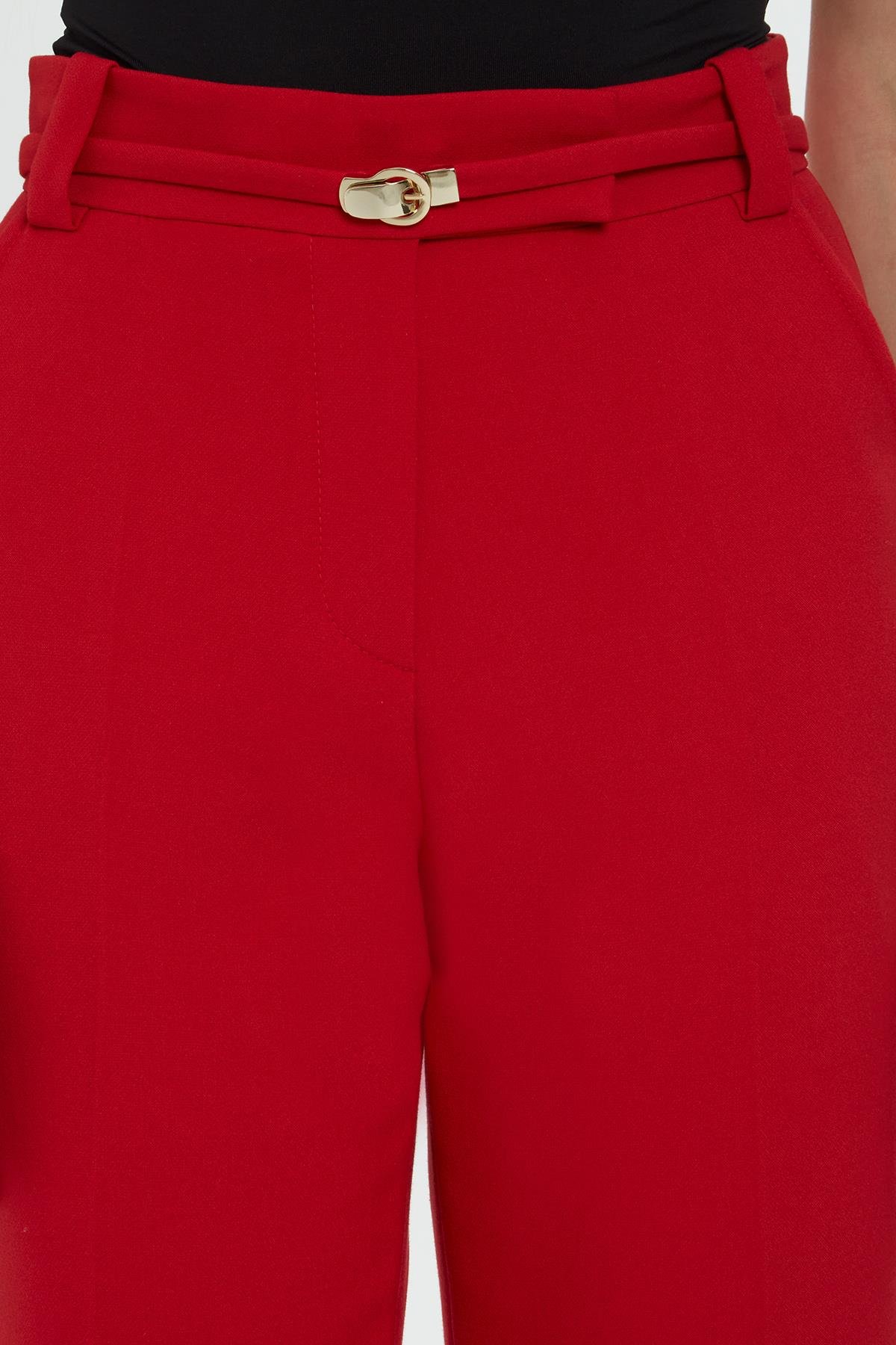 Kırmızı Kemer Detaylı Geniş Paça Pantolon