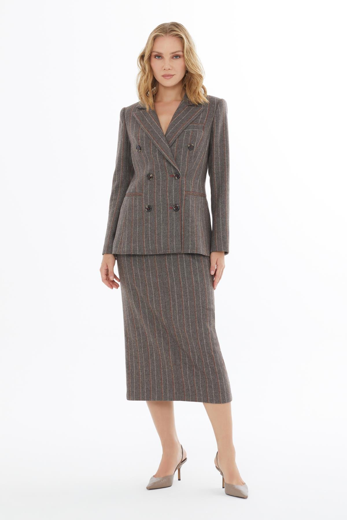 Klasik Yaka Çizgili Düğmeli Kahverengi Yün Ceket