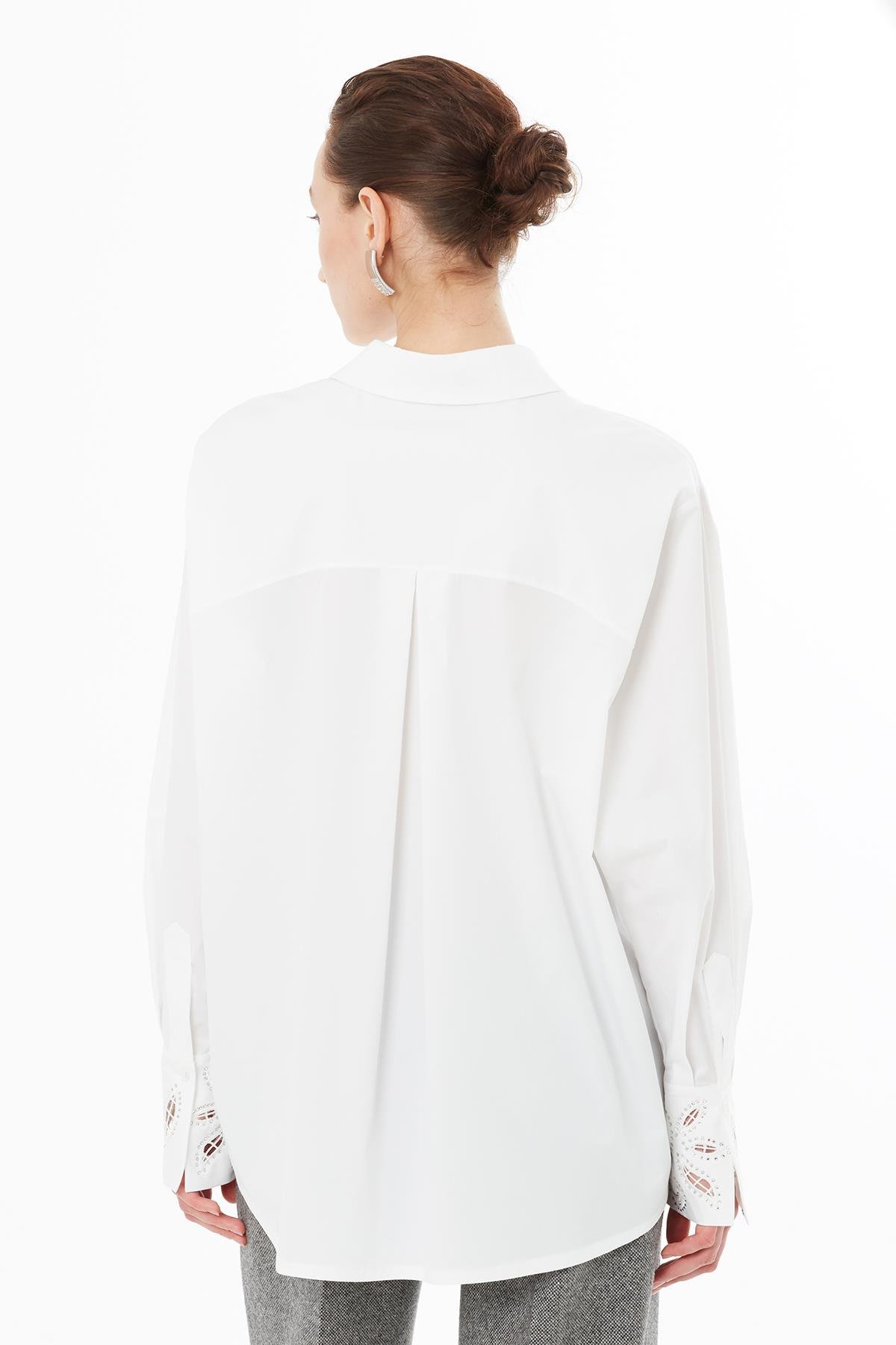 Kolları İşleme Ve Nakış Detaylı Beyaz Gömlek