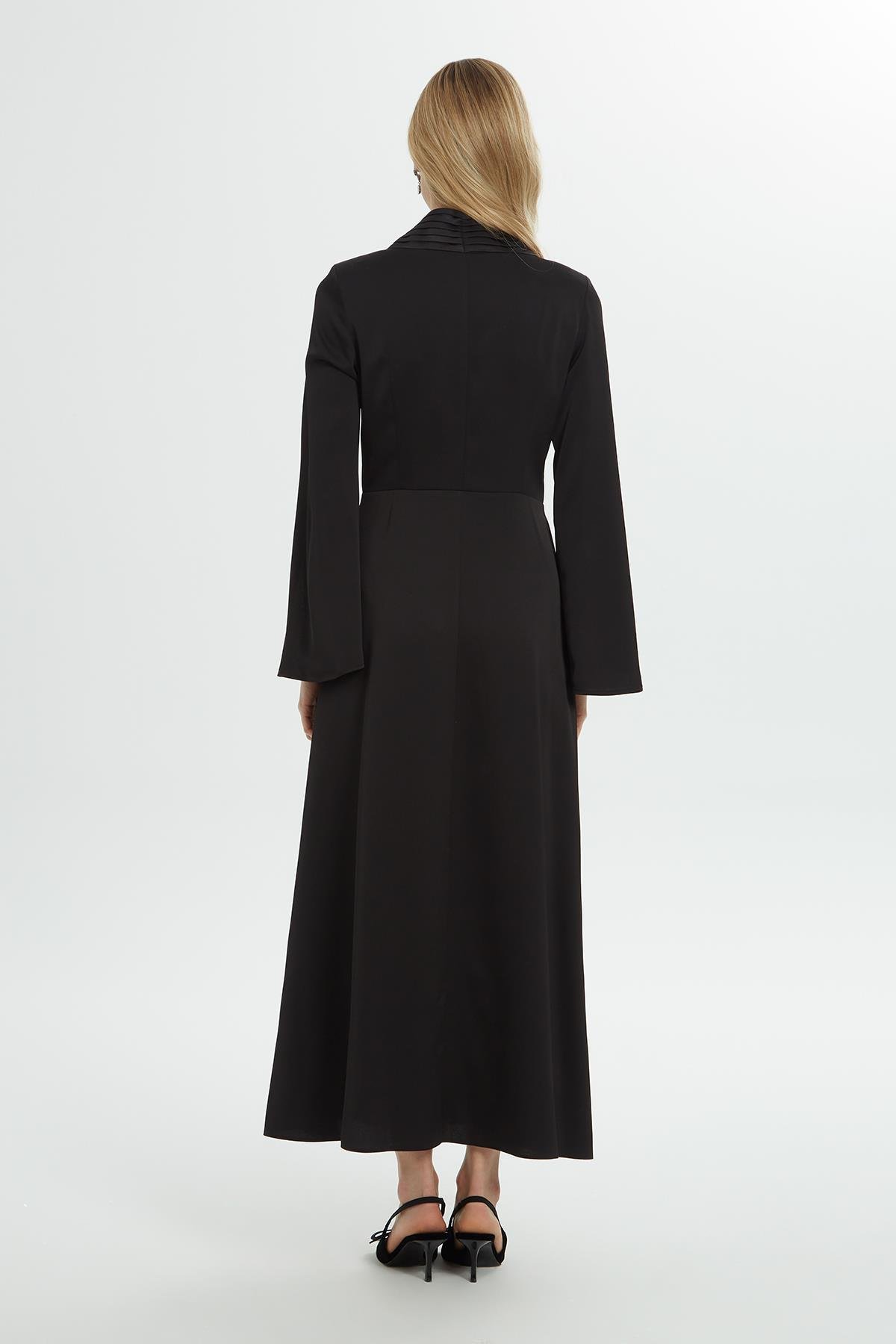 Kolları Yırtmaçlı V Yaka Uzun Siyah Elbise