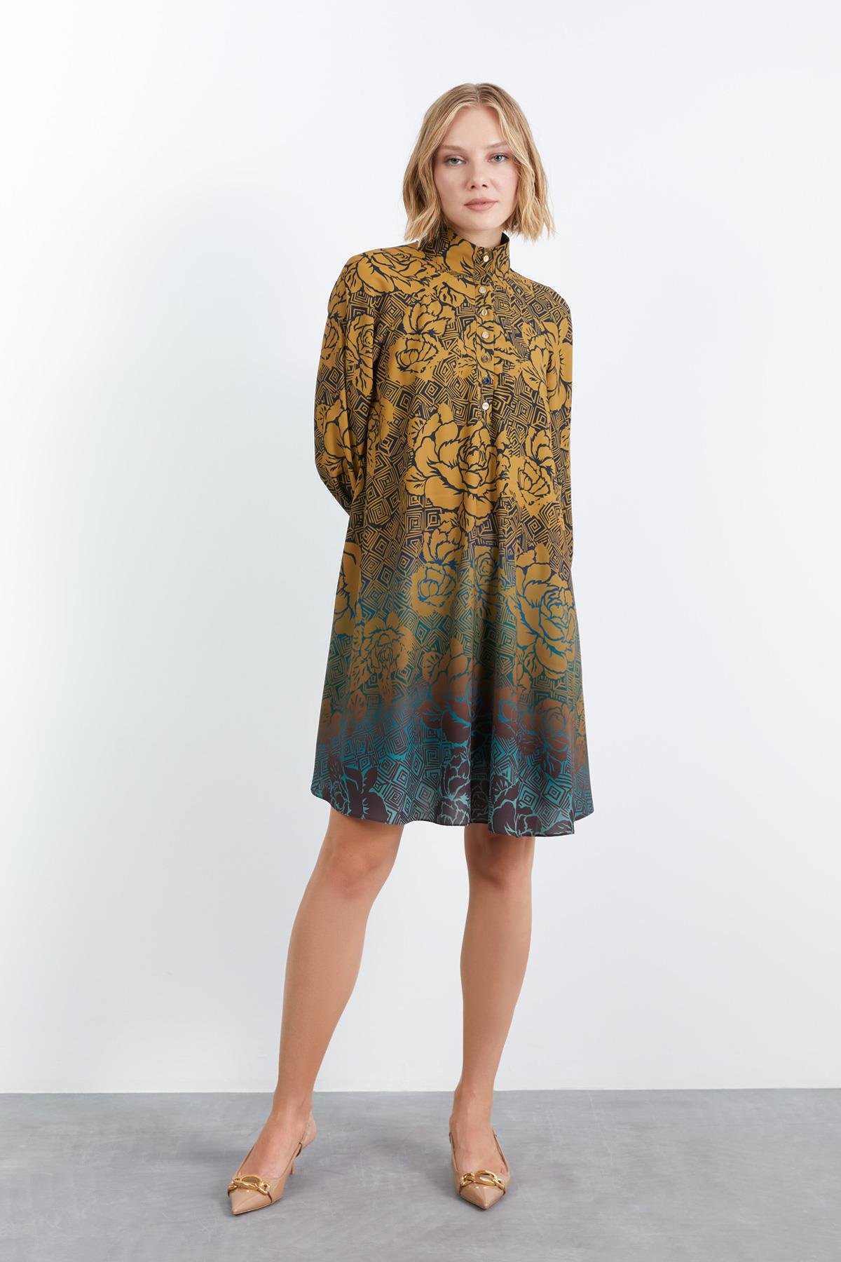 Konrast Renk Geçişli Gül Desenli Safran Rengi Kısa Elbise