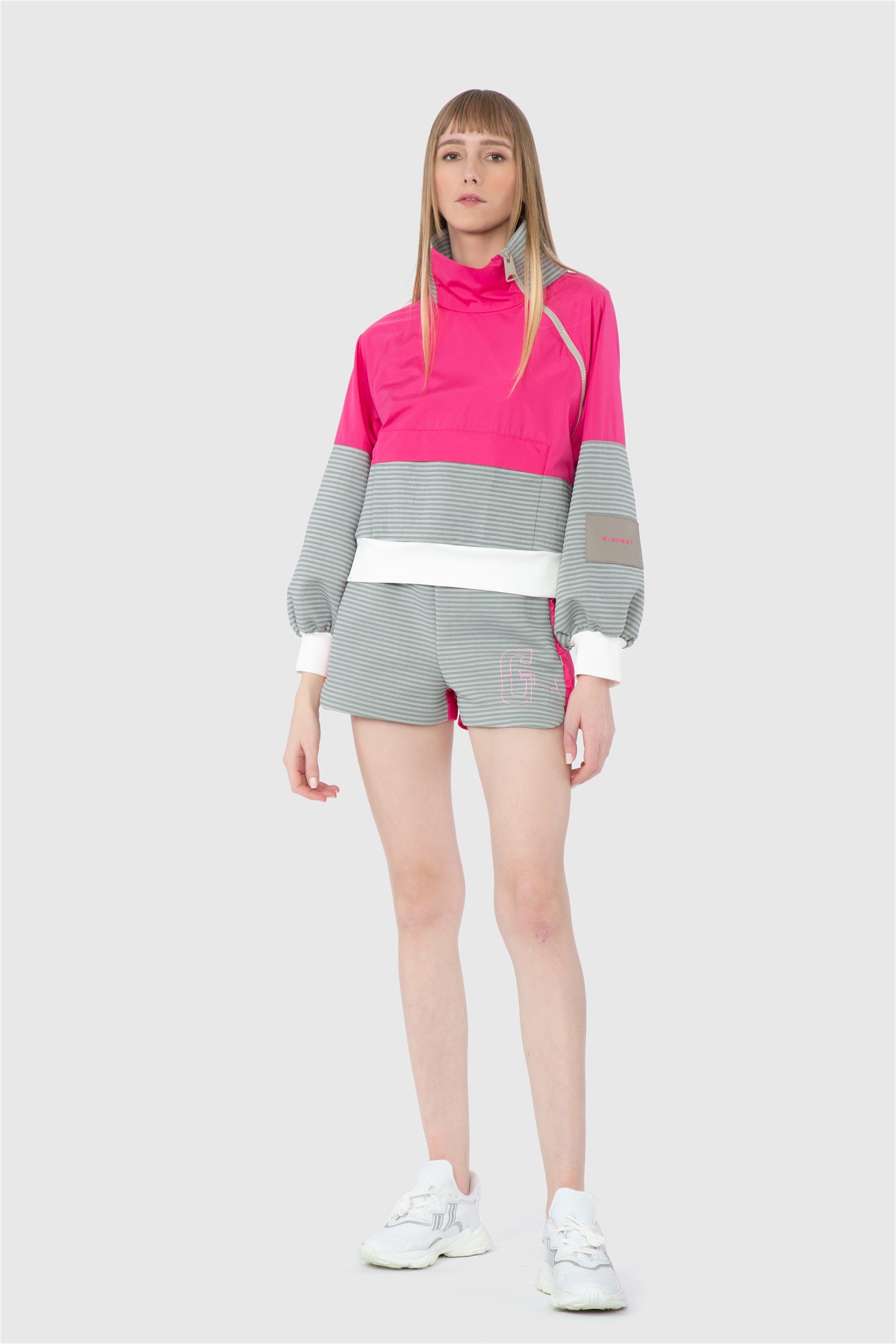 Contrast Detailed Stand Up Collar Zipper Beige Top