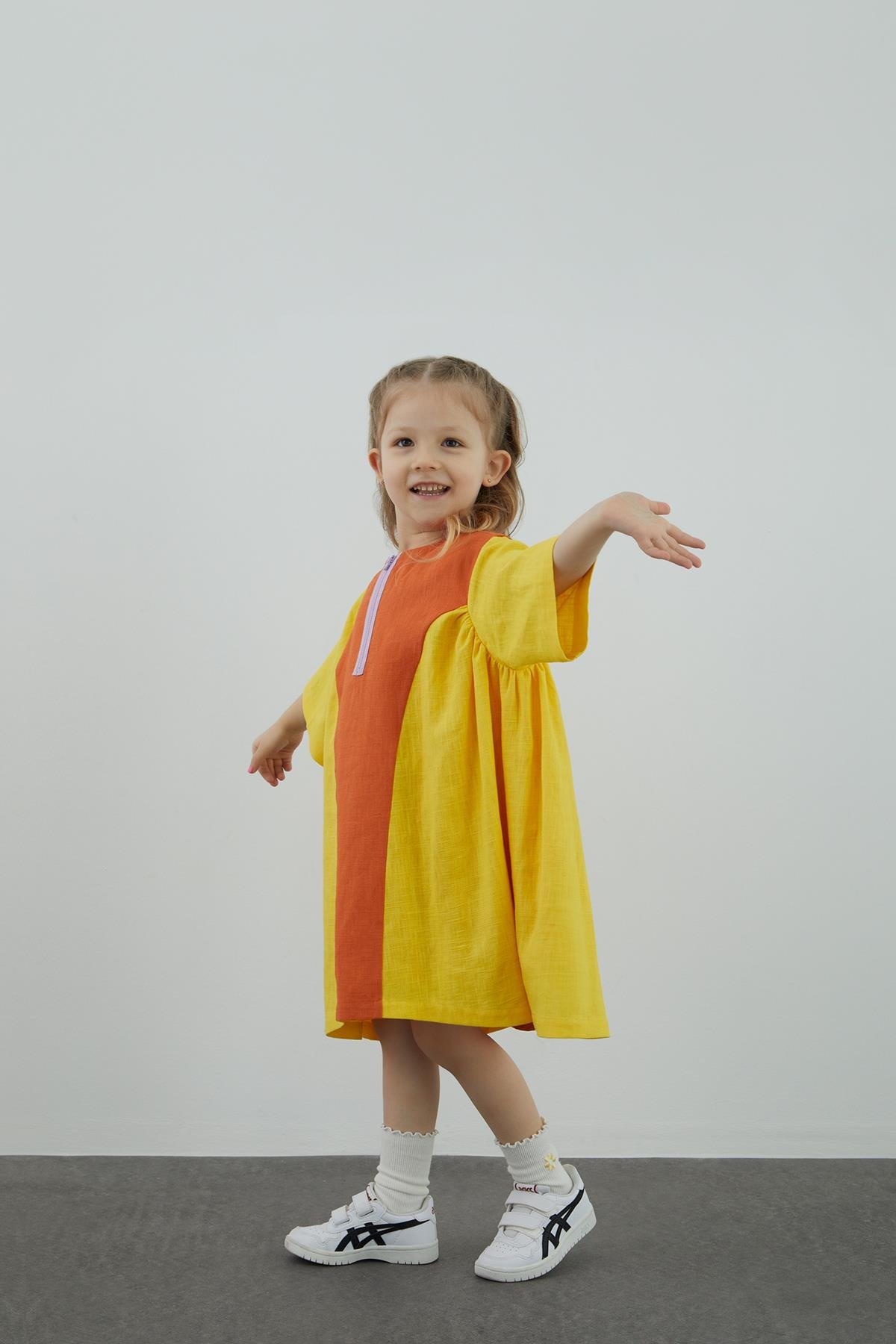 Kontrast Garni Ve Fermuar Detaylı Yandan Büzgülü Kız Çocuk Sarı Elbise