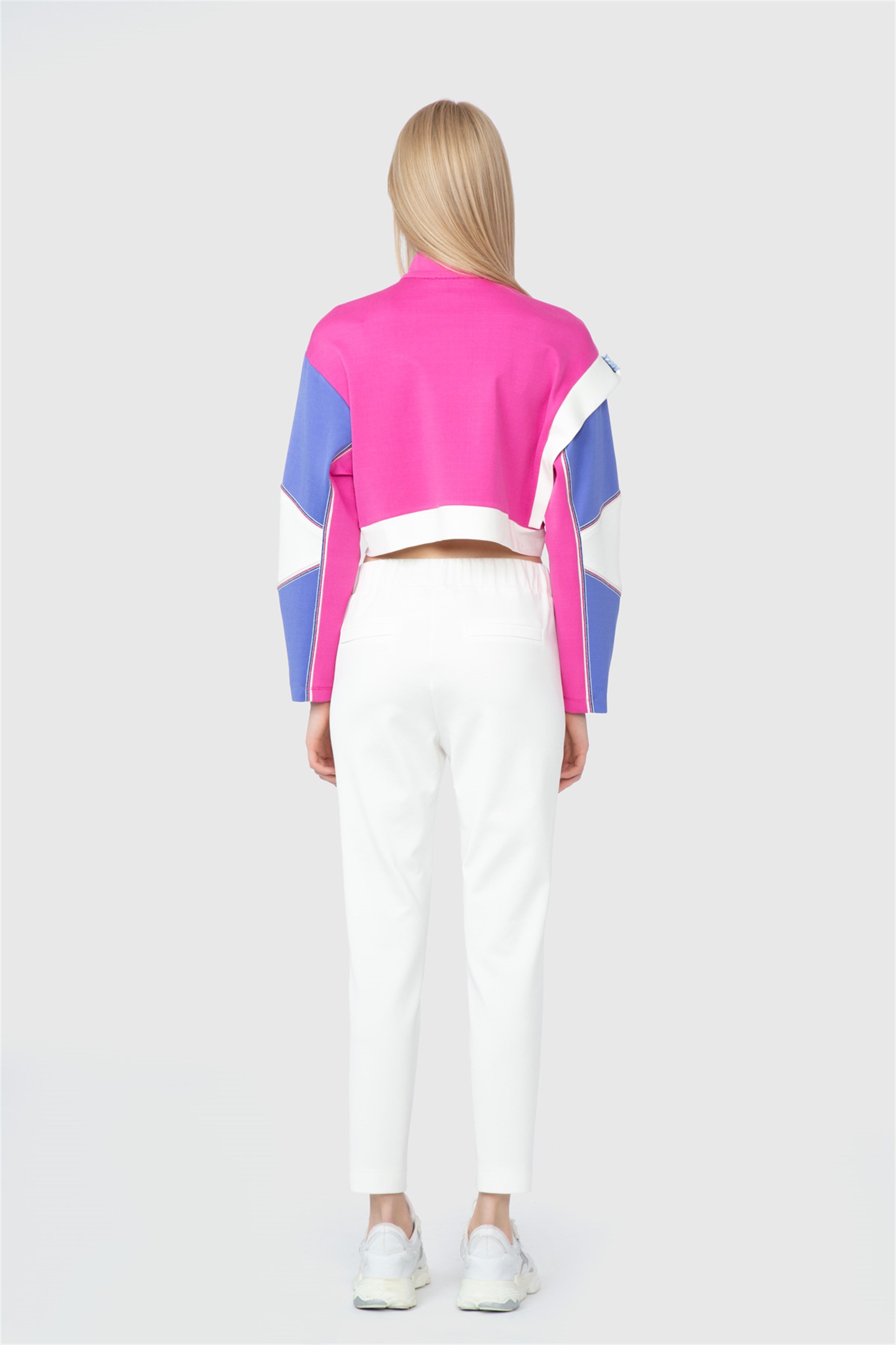 Kontrast Renk Detaylı Nakış Aplikeli Crop Pembe Sweatshirt