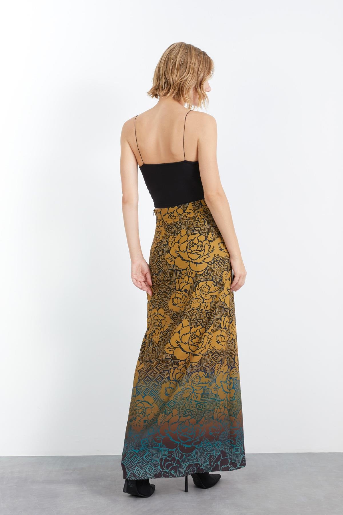 Contrast Color Transition Rose Pattern Straight-Cut Saffron Color Skirt