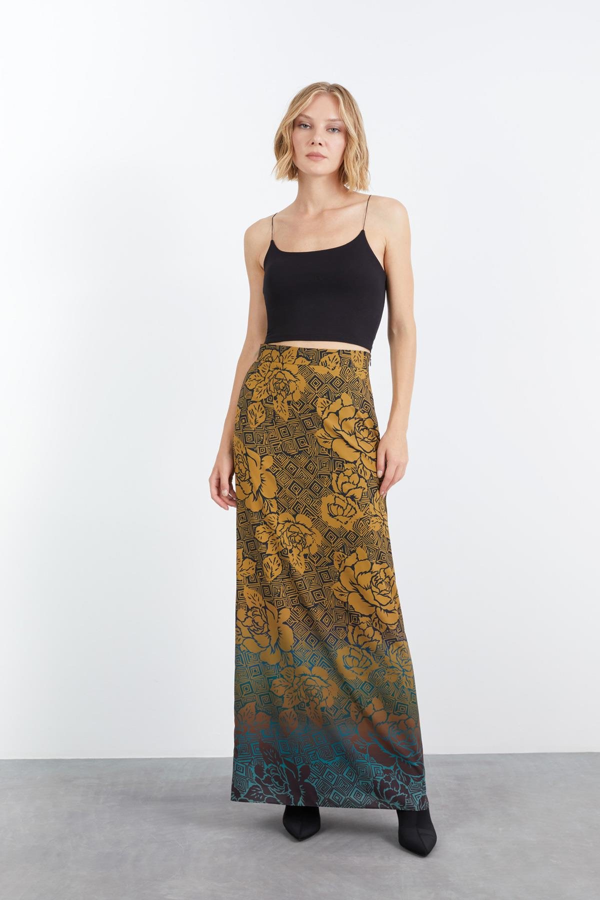 Contrast Color Transition Rose Pattern Straight-Cut Saffron Color Skirt