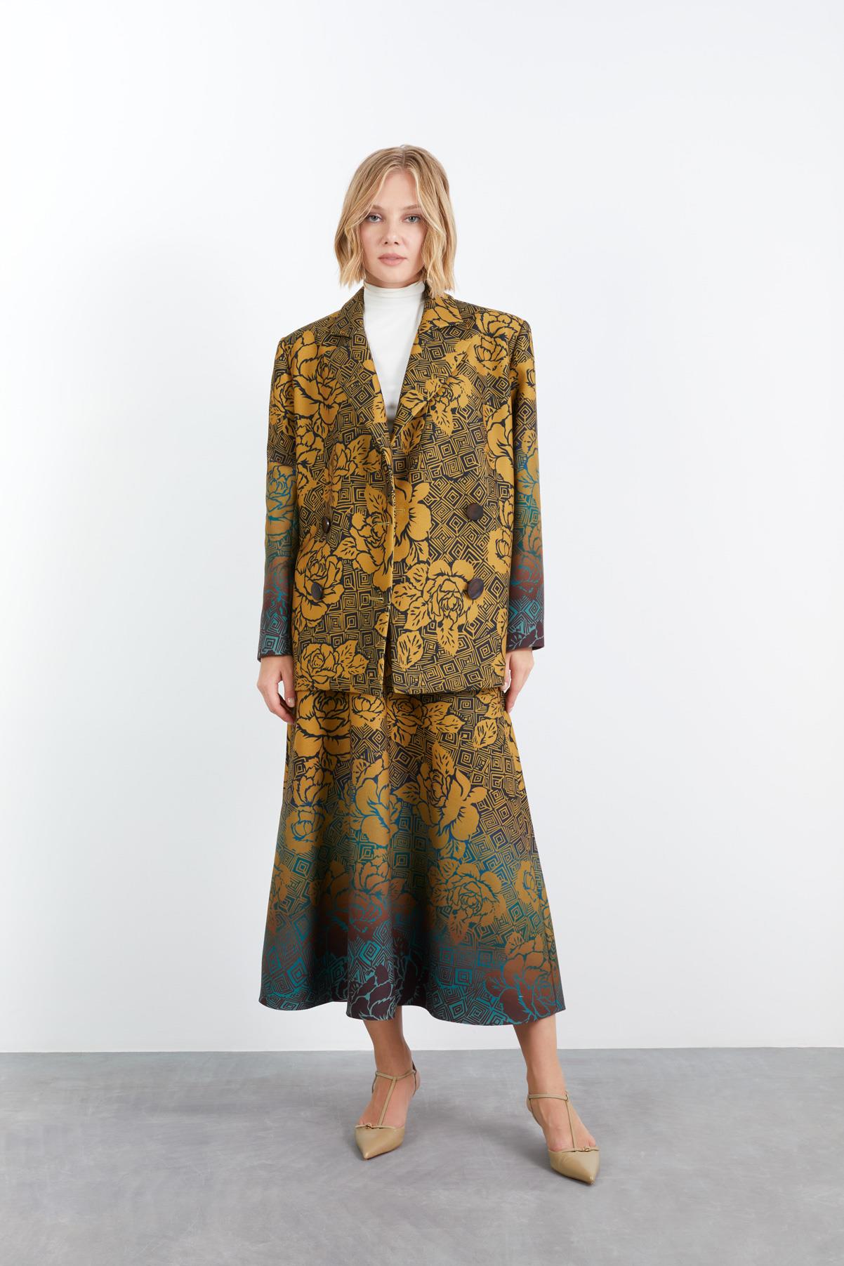 Kontrast Renk Geçişli Gül Desenli Oversize Kesim Safran Rengi Kaşe Kaban